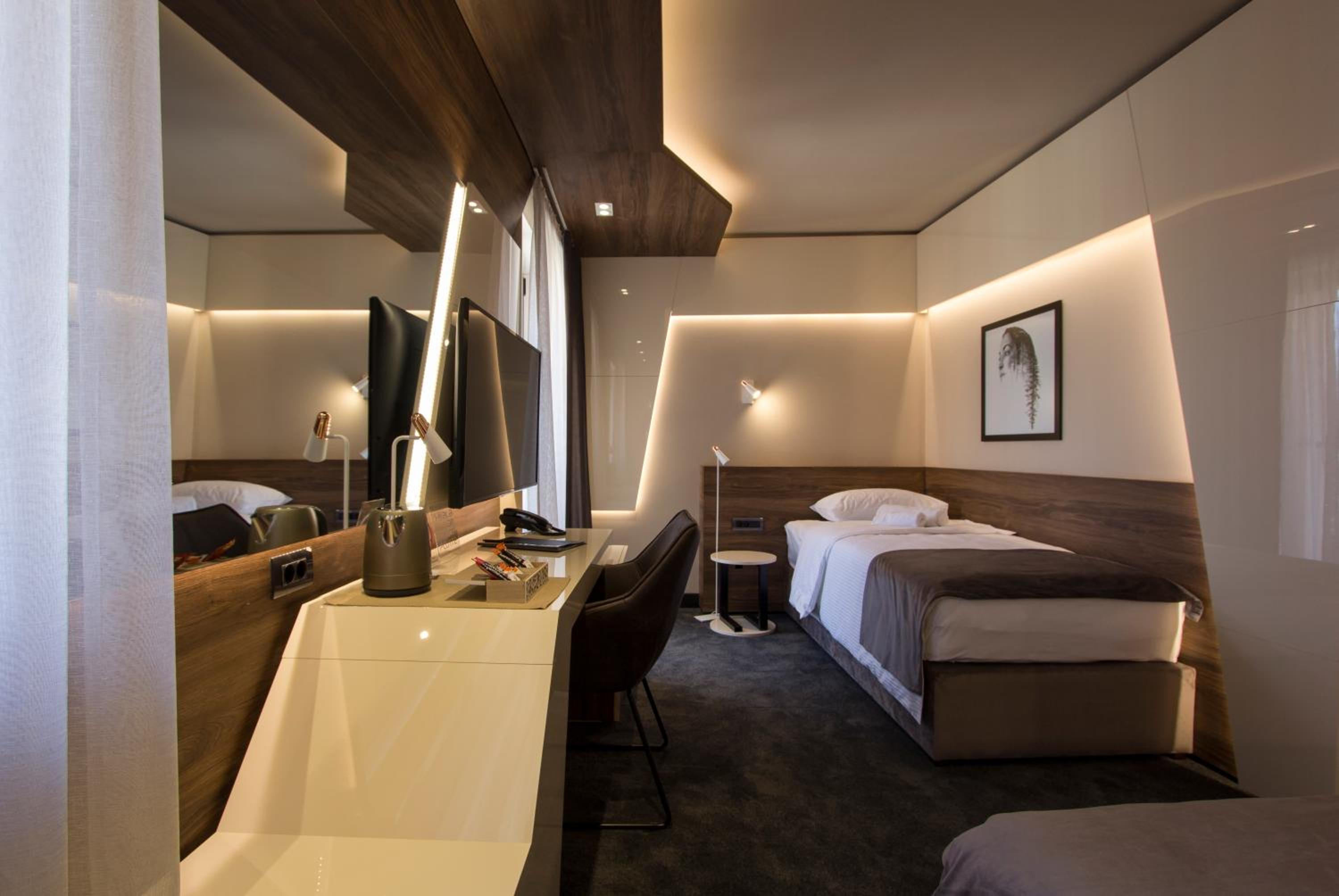 Triple Room with Balcony - Photo 6
