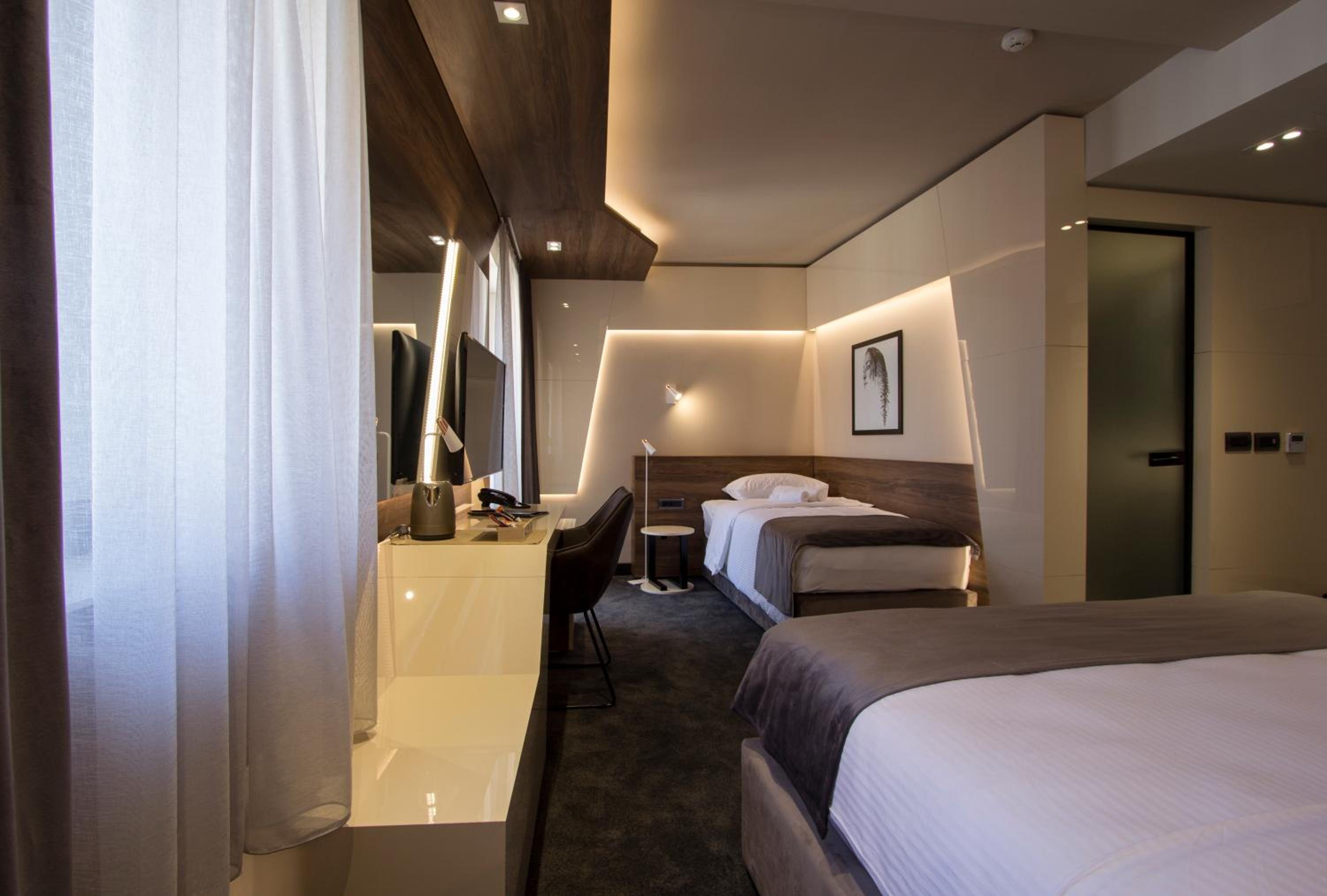 Triple Room with Balcony - Photo 3