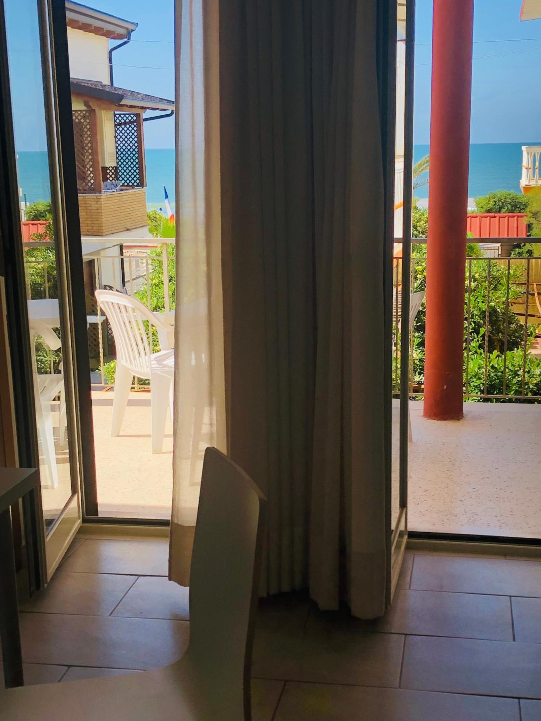 Double Room with Balcony and Sea View photo 2