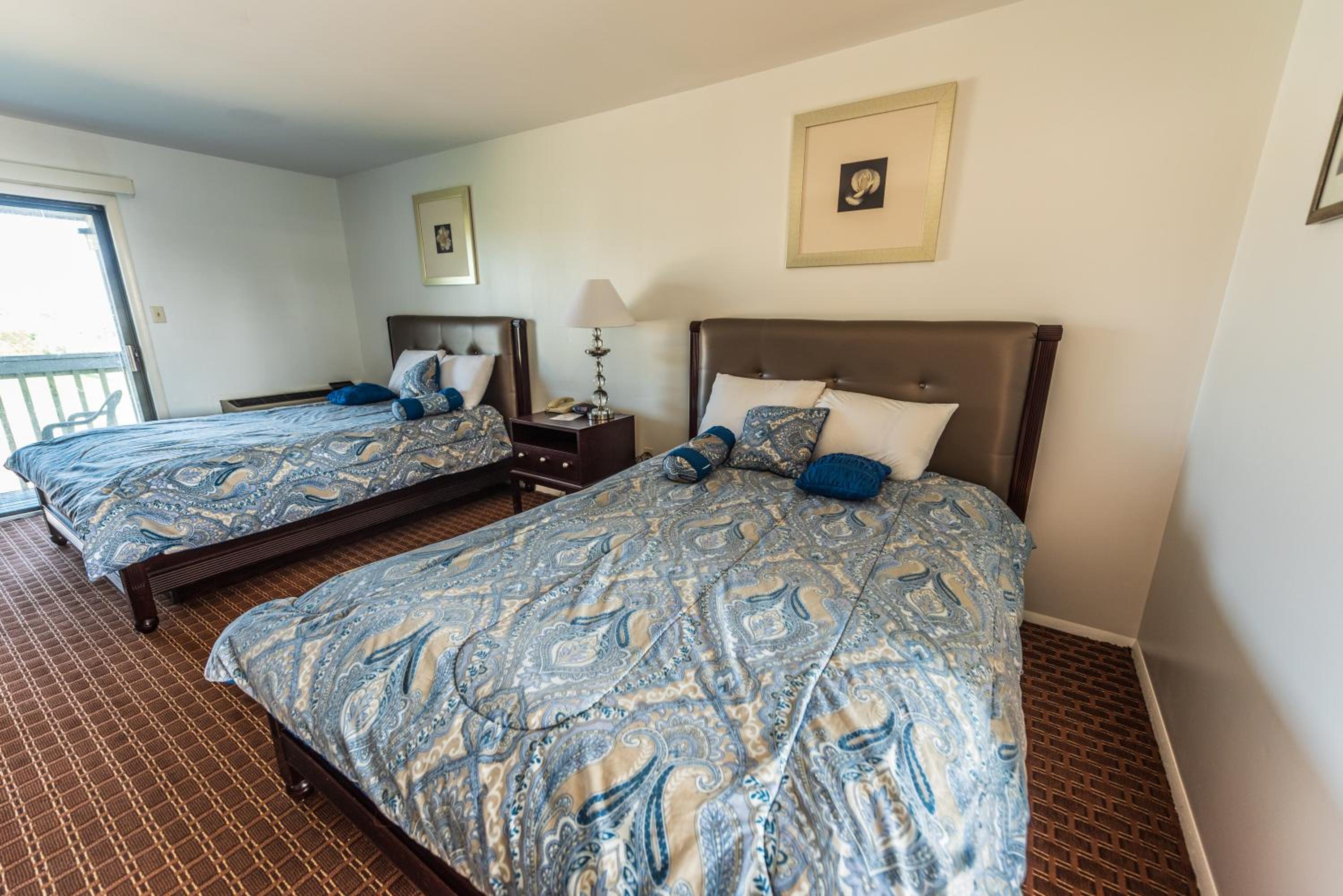 Standard Queen Room with Two Queen Beds - Non Smoking  - Photo 2