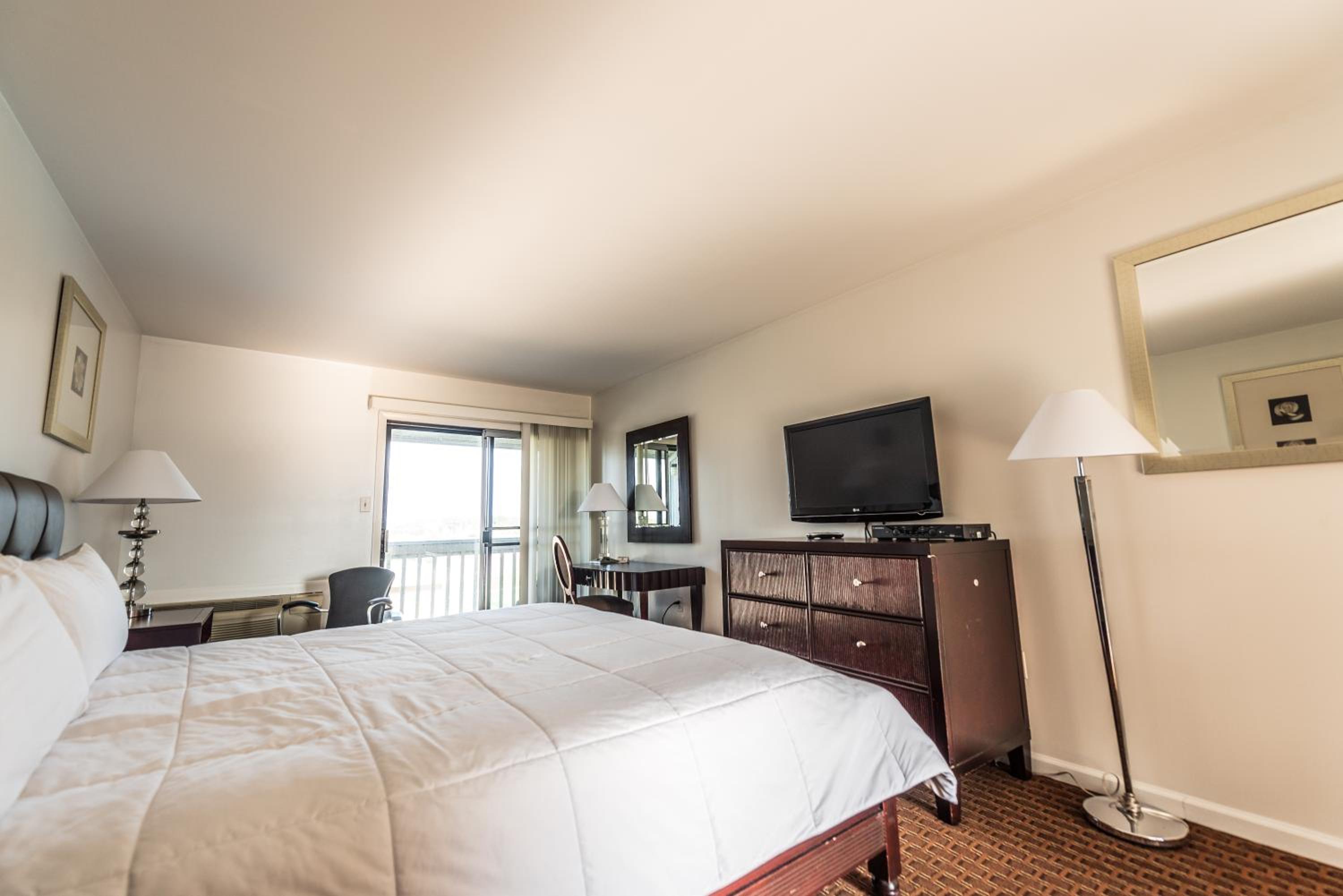 Standard King Room - Non Smoking - Photo 1