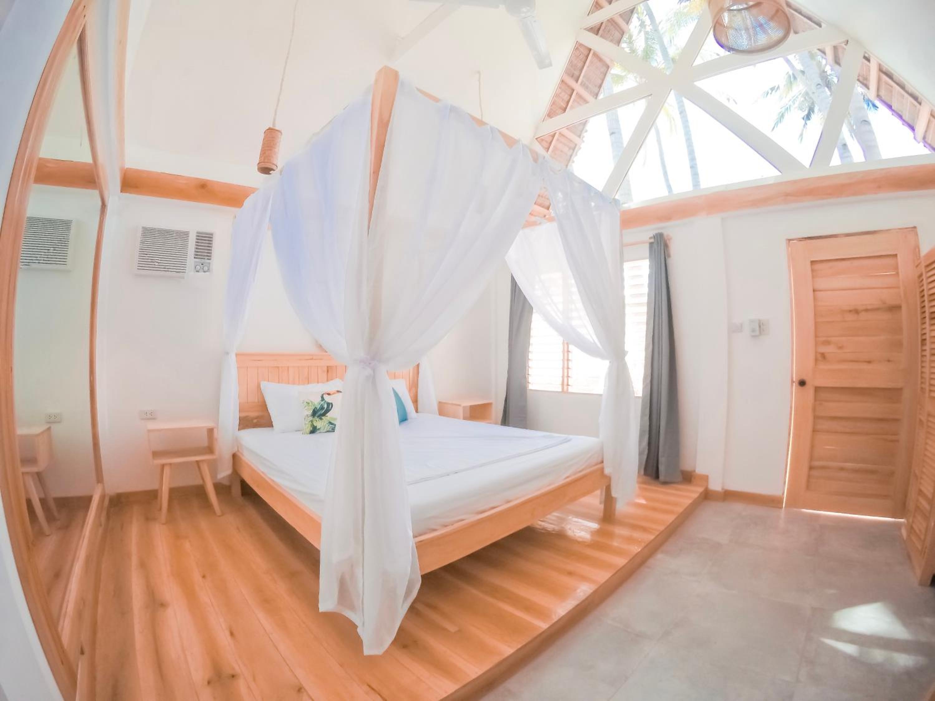 Deluxe Bungalow with Garden View - Photo 5