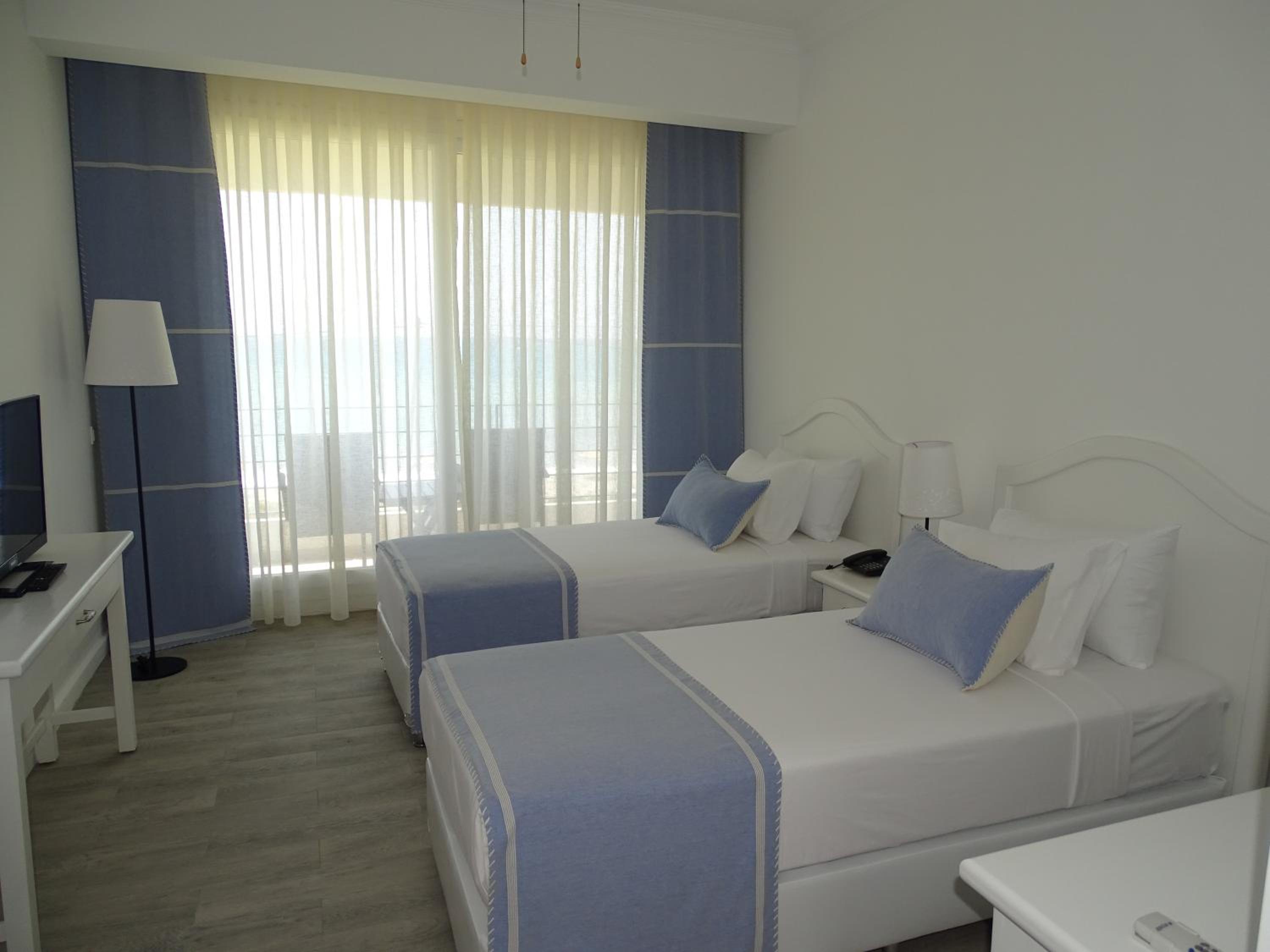 Double or Twin Room with Balcony and Sea View