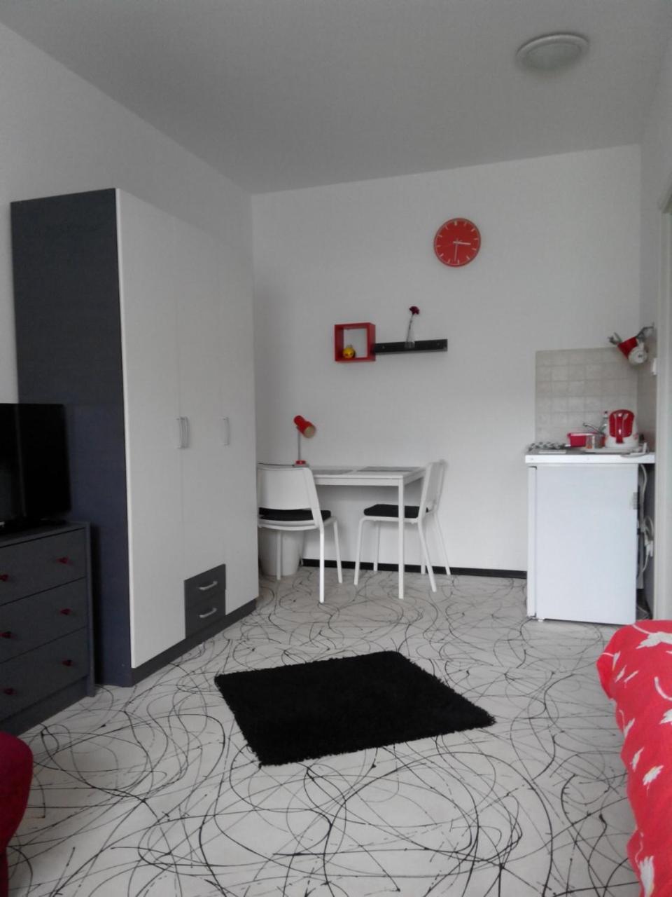 Double Room with Private Bathroom - Photo 16