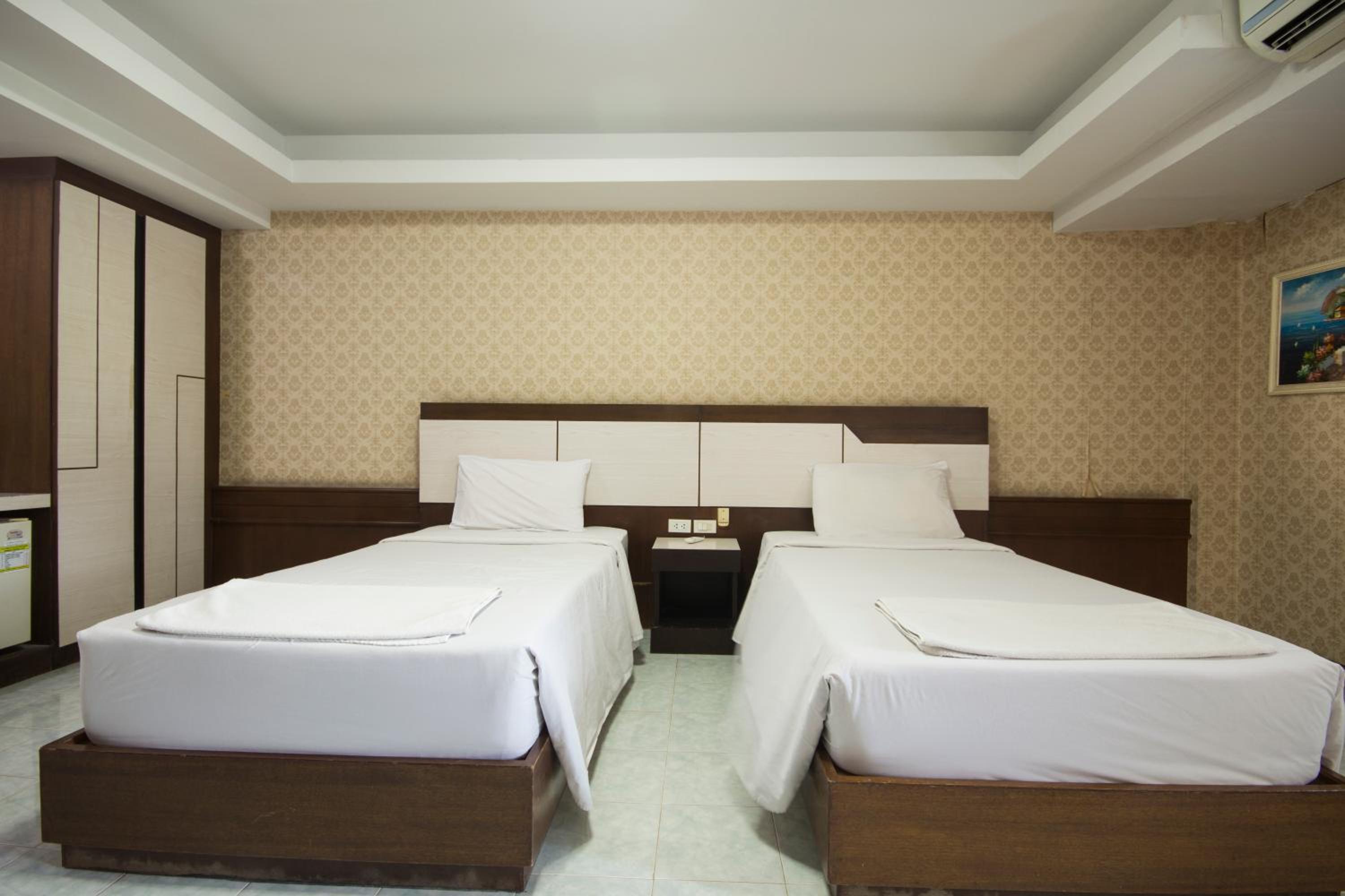 Budget Twin Room - Photo 6