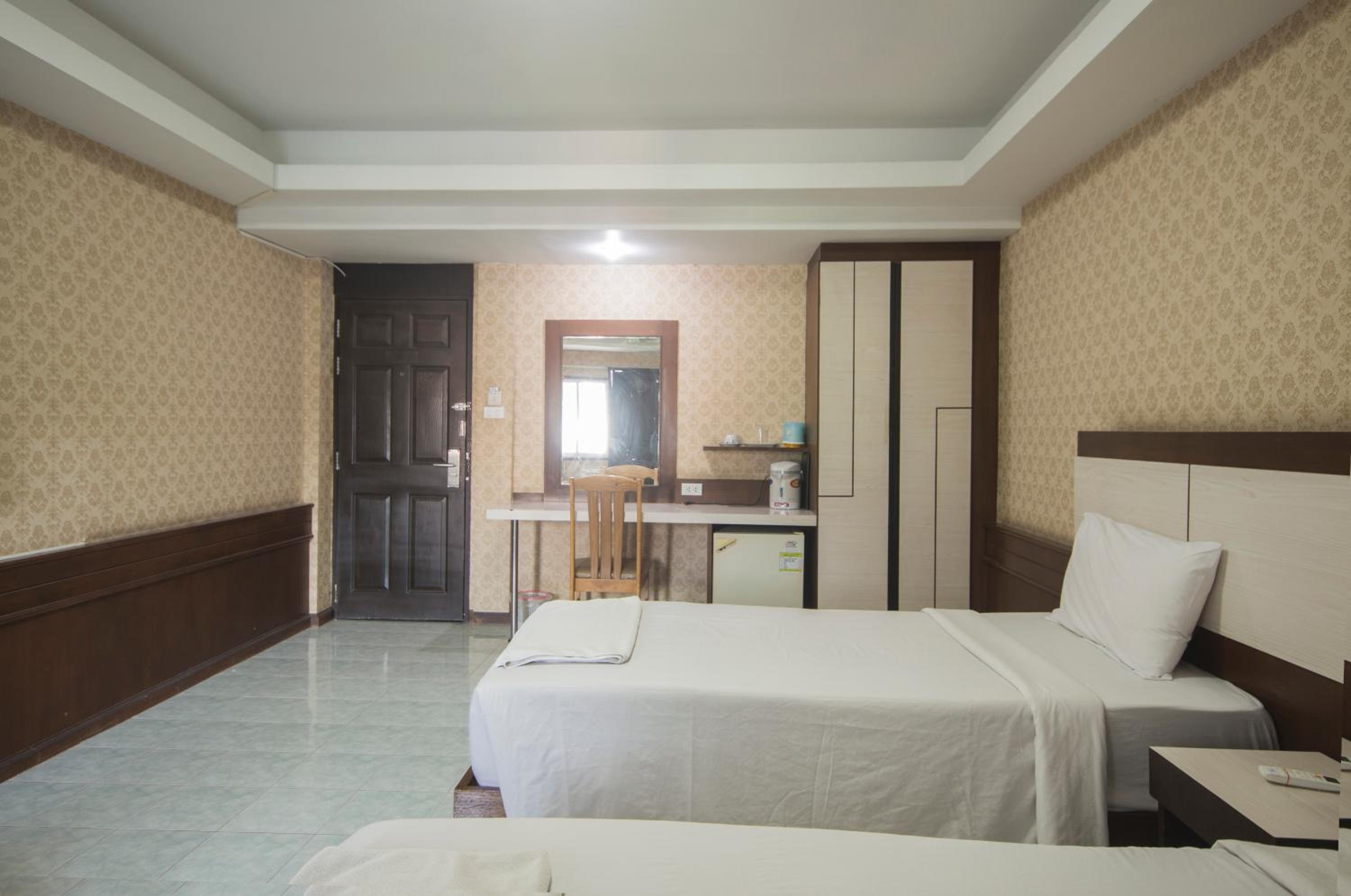 Budget Twin Room - Photo 3