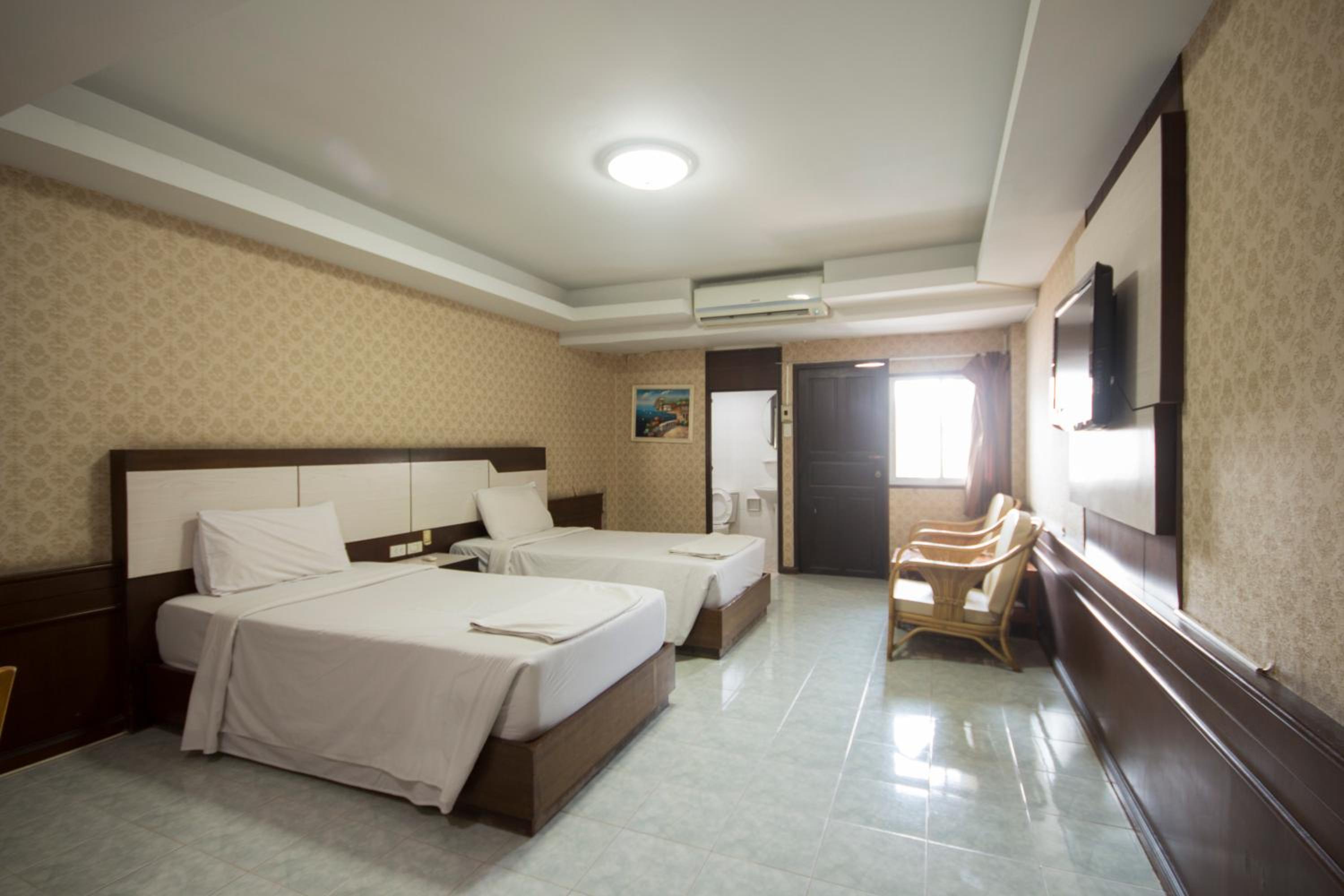 Budget Twin Room - Photo 2