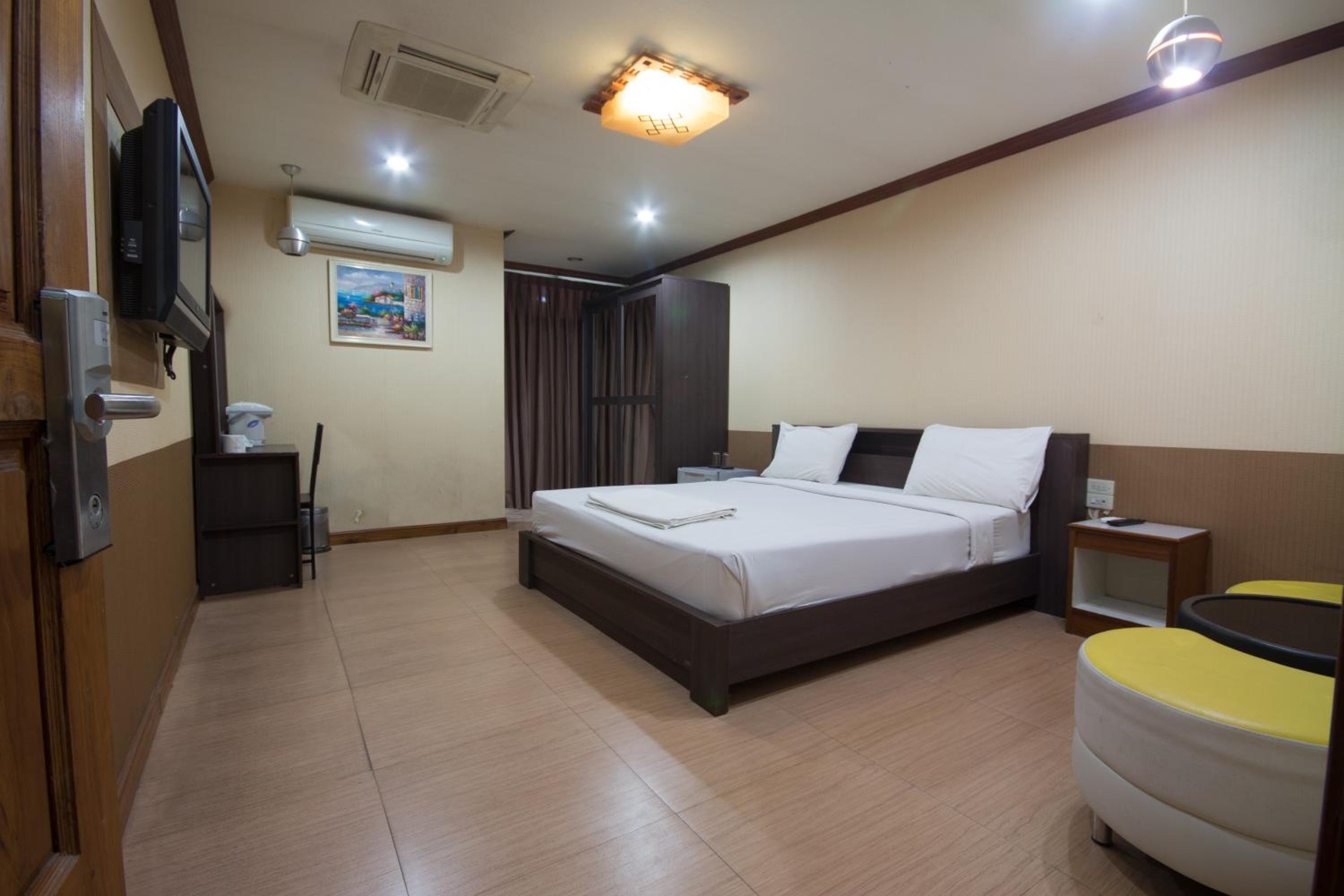 Double Room - Photo 4