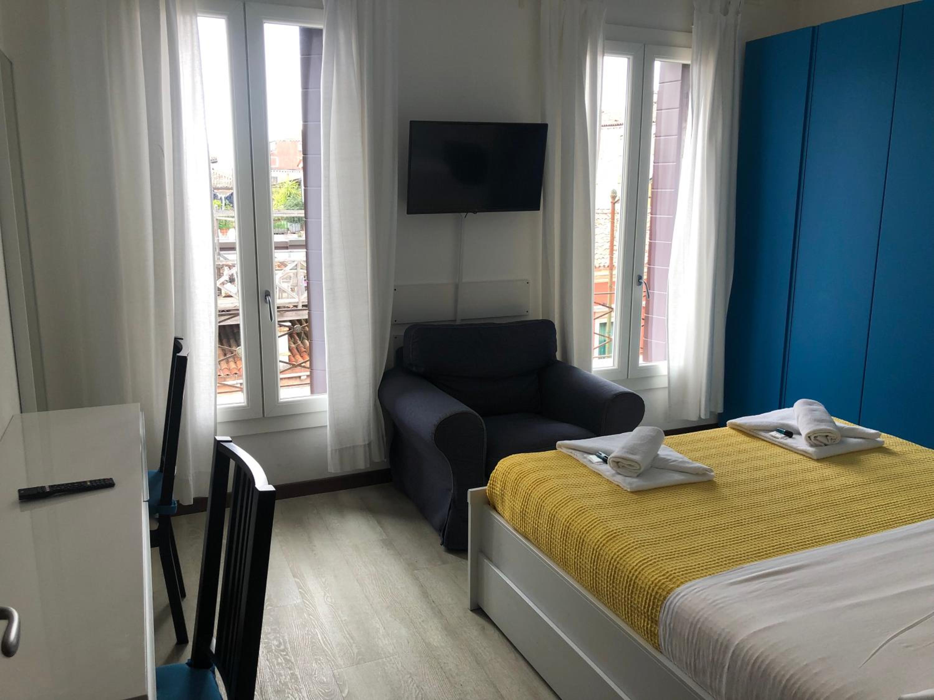 Standard Double Room with Shared Bathroom photo 1
