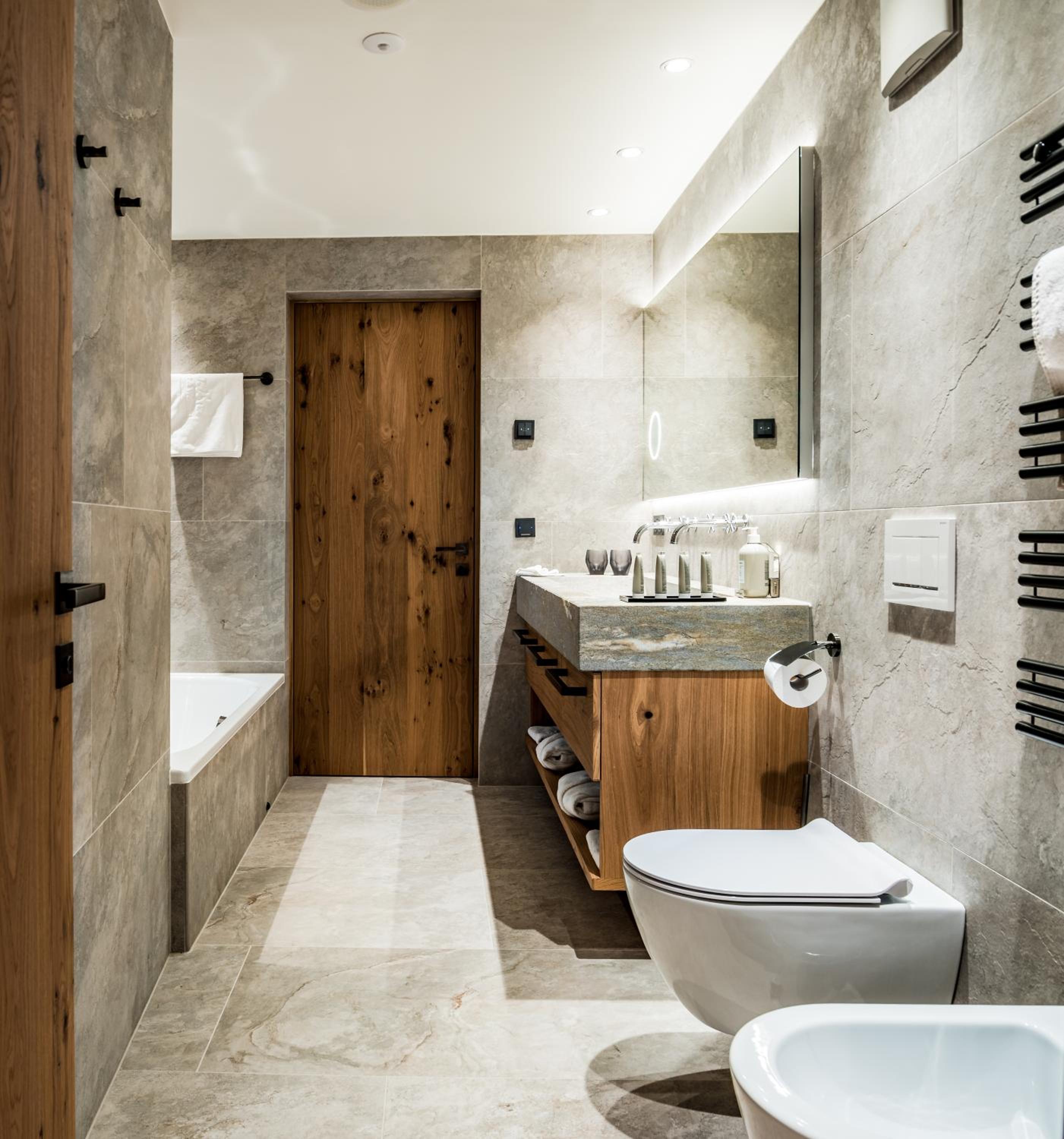 bathroom with a toilet, sink, and bathtub