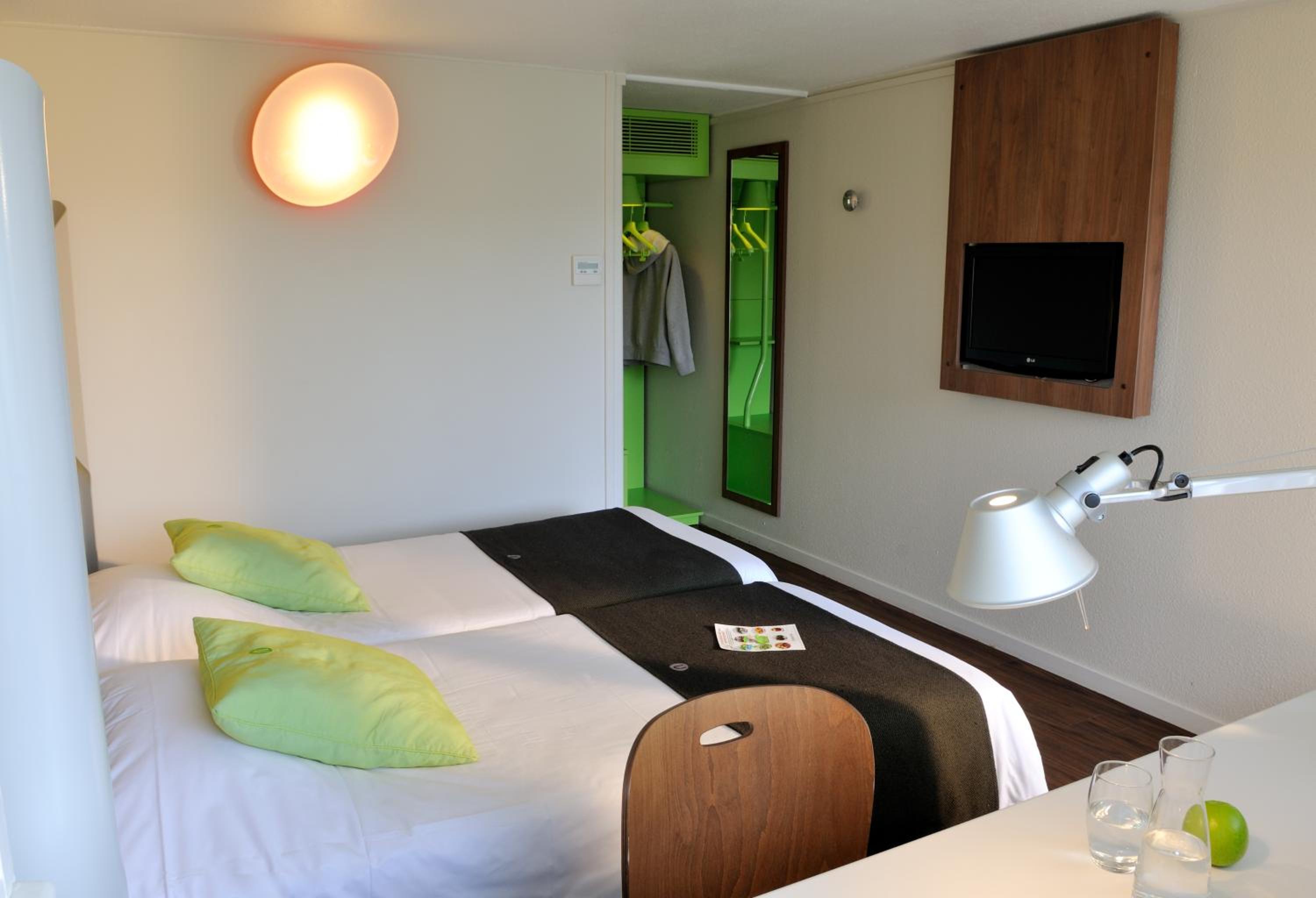 Standard Twin Room - Photo 1