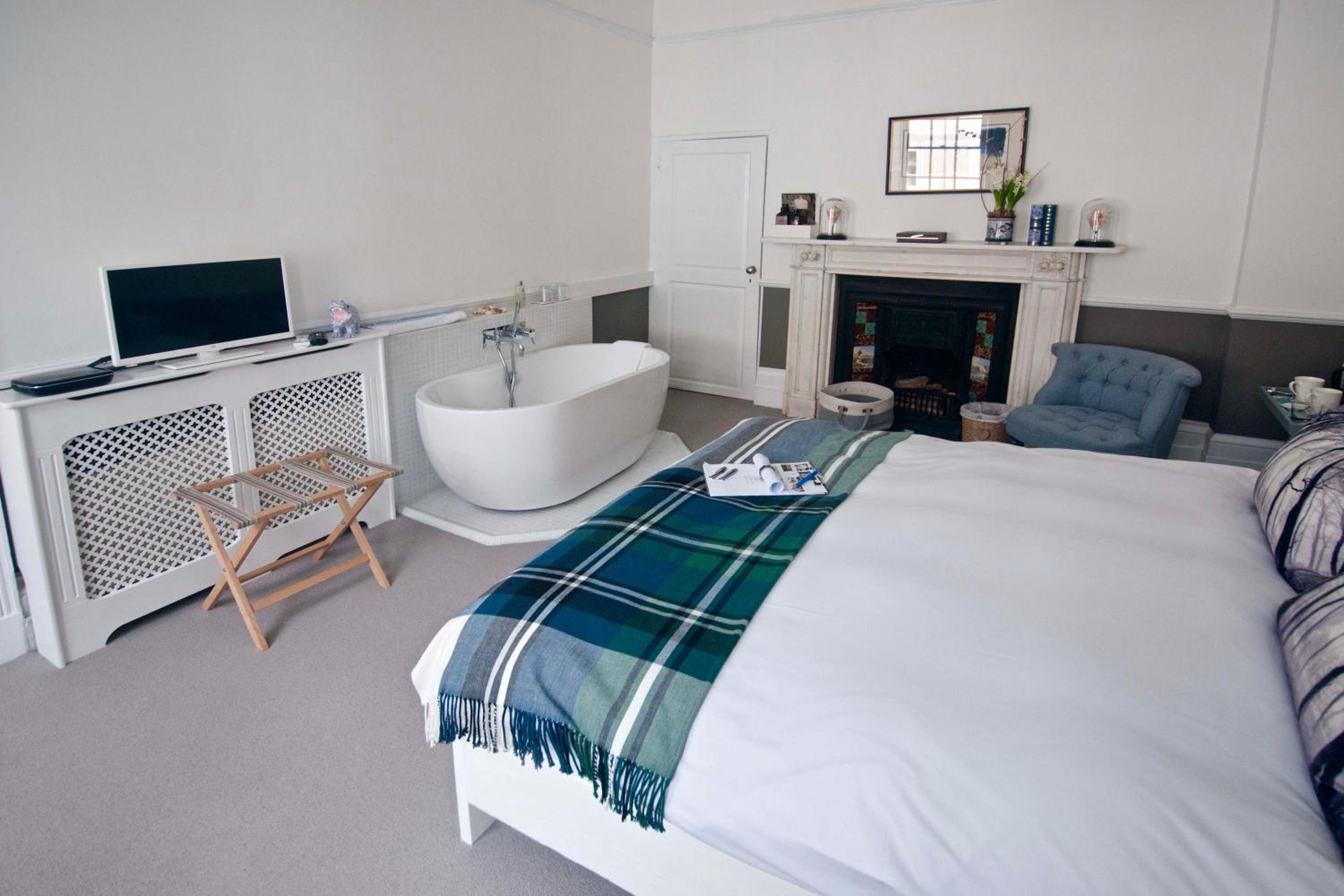 Deluxe Double Room with Bath photo 2