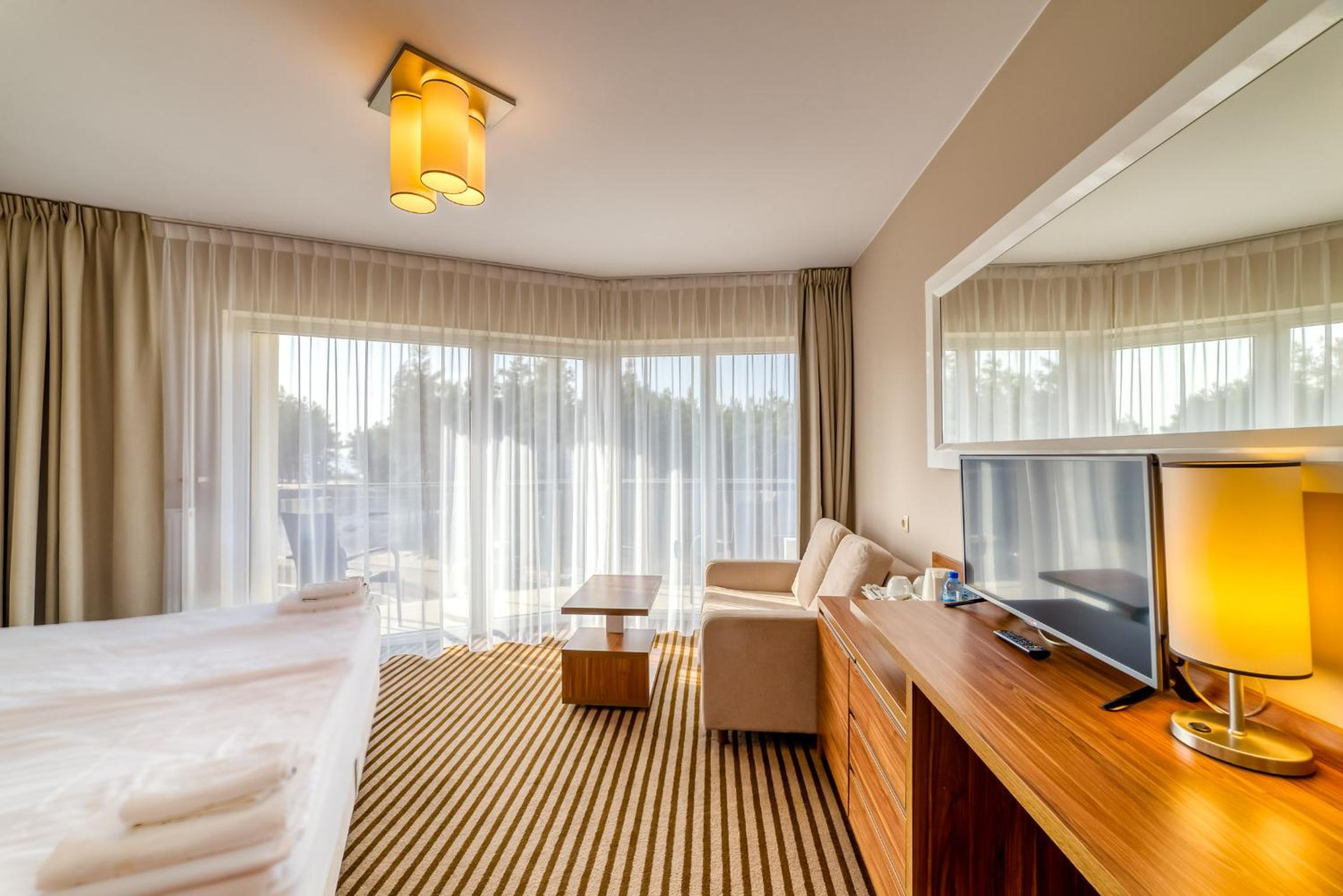 Deluxe Double Room with Extra Bed, Balcony and Forest View - Photo 50