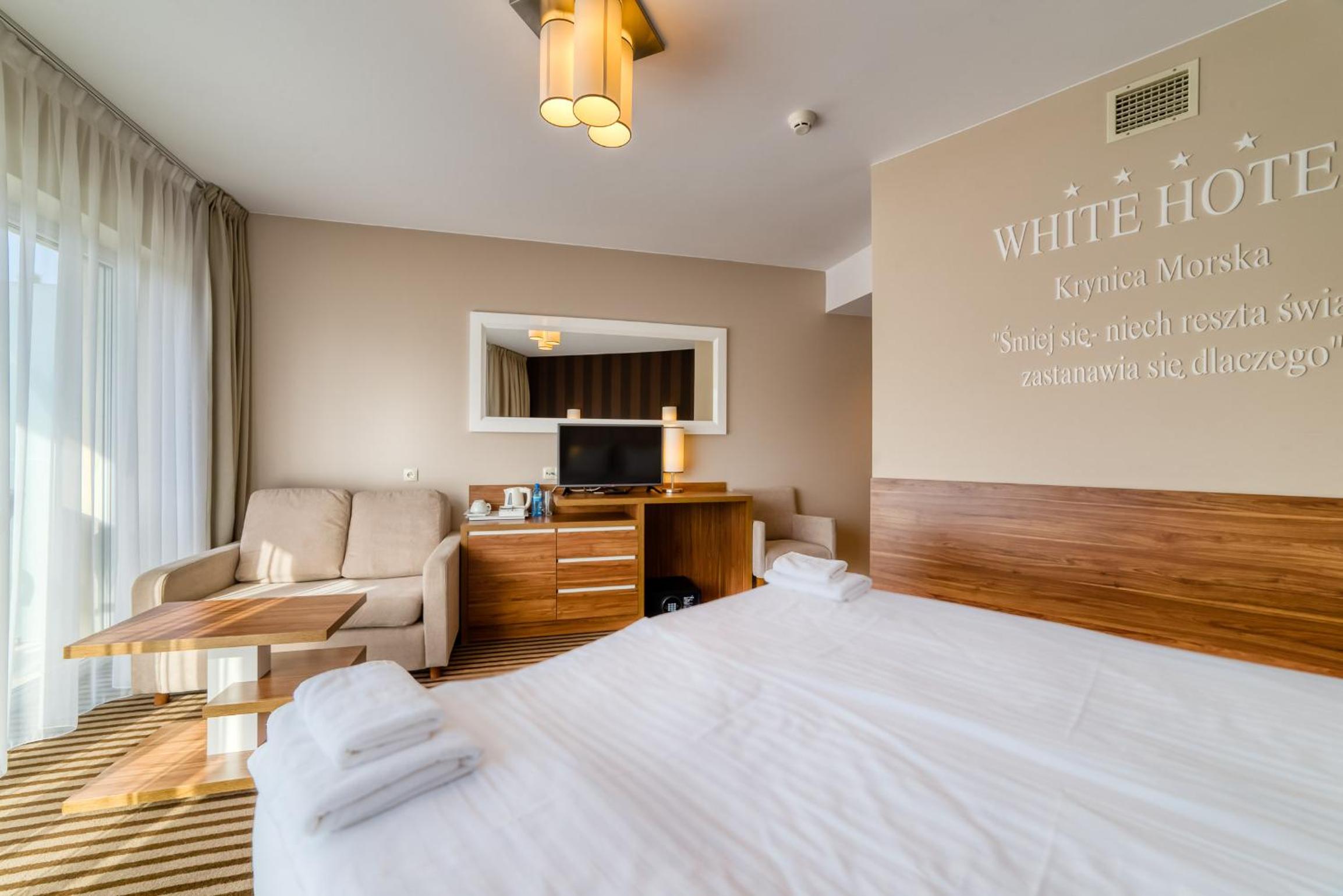 Deluxe Double Room with Extra Bed, Balcony and Forest View - Photo 51