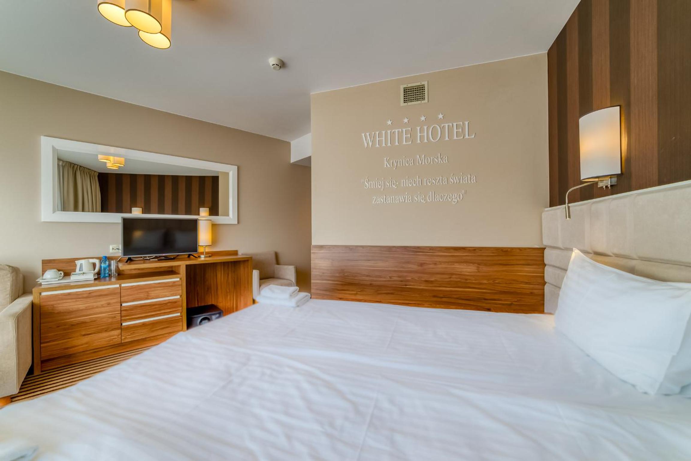 Deluxe Double Room with Extra Bed, Balcony and Forest View - Photo 34