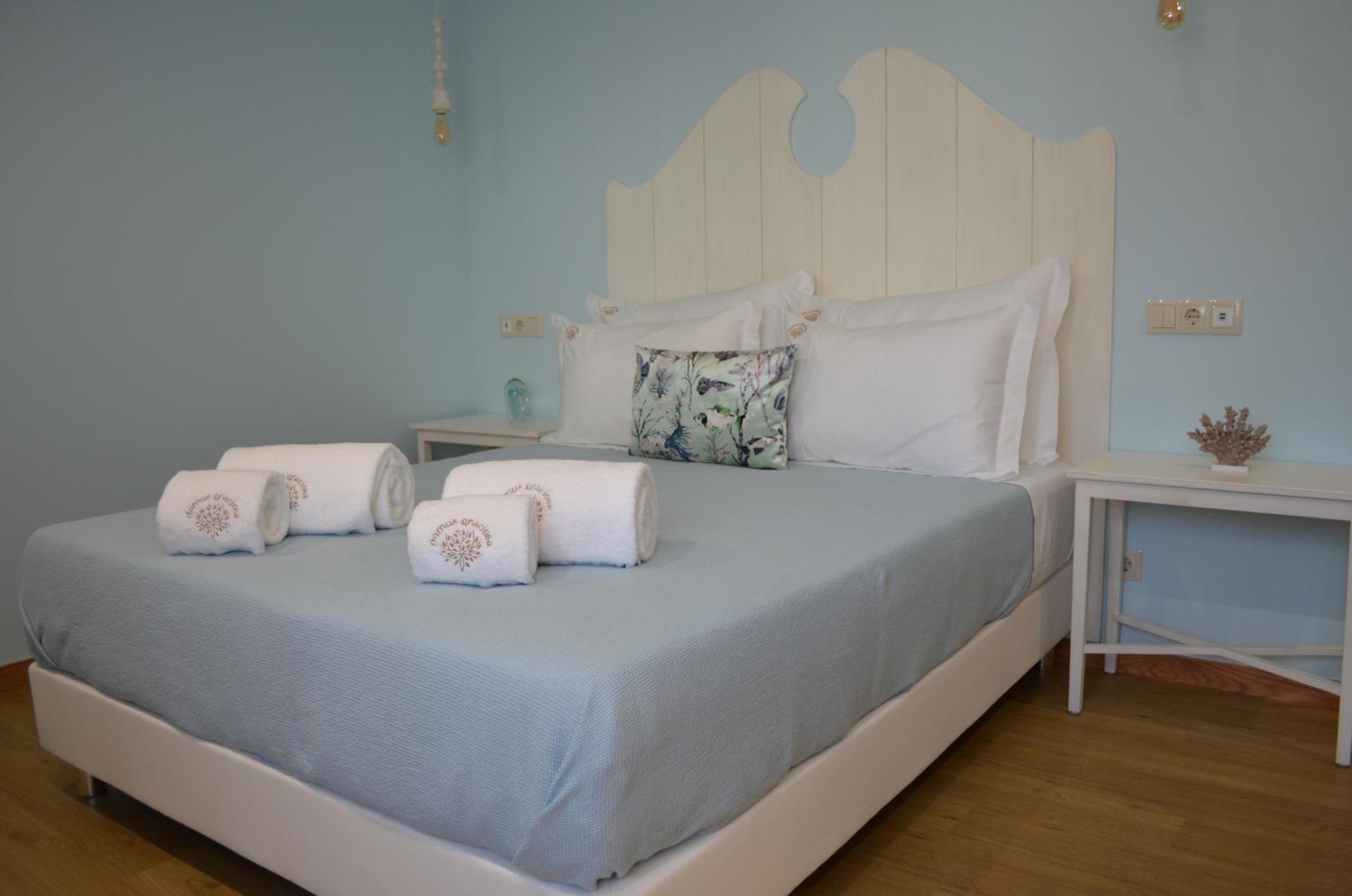 Double or Twin Room with Private Bathroom photo 3