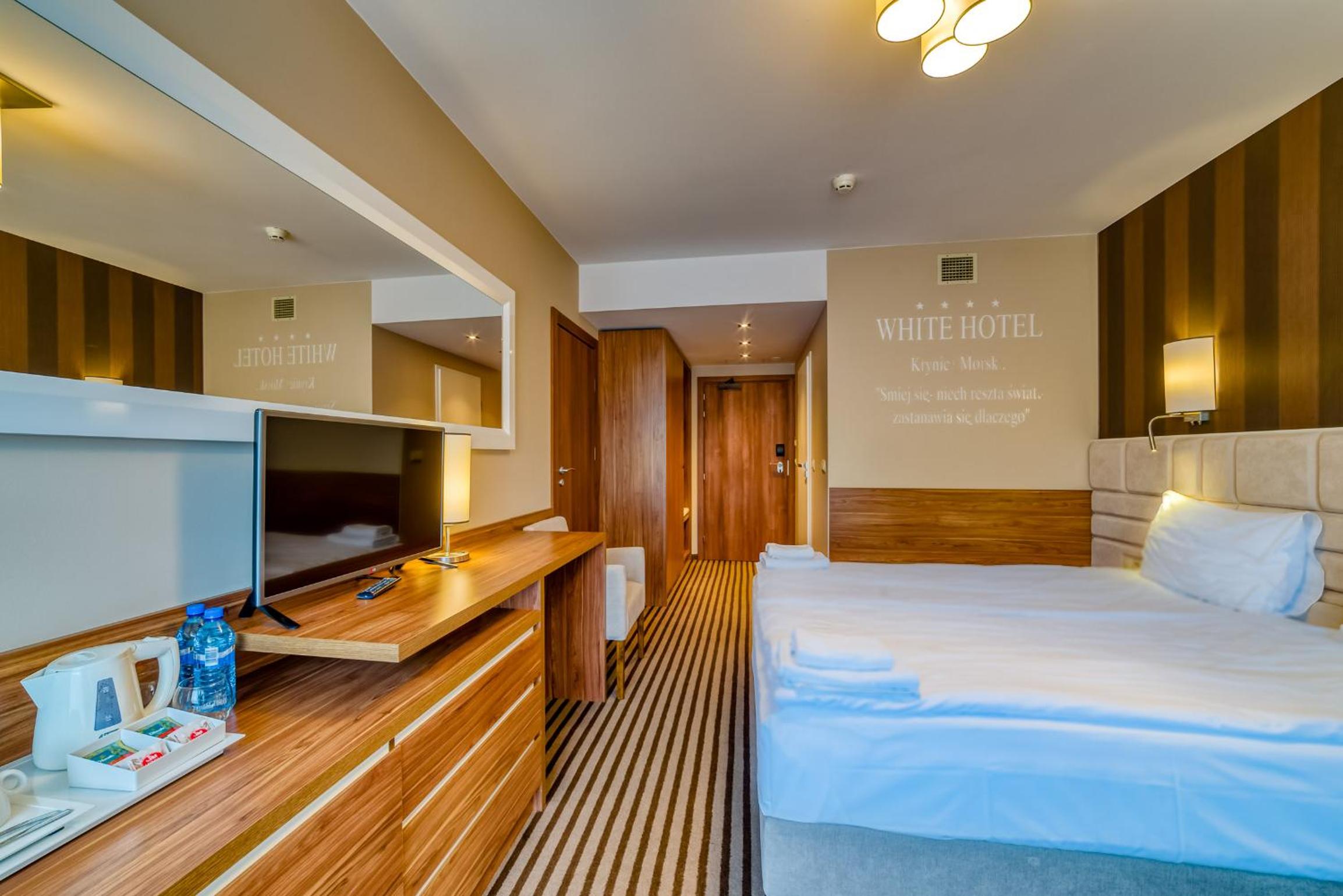 Deluxe Twin or Double Room with Balcony and Forest View - Photo 16