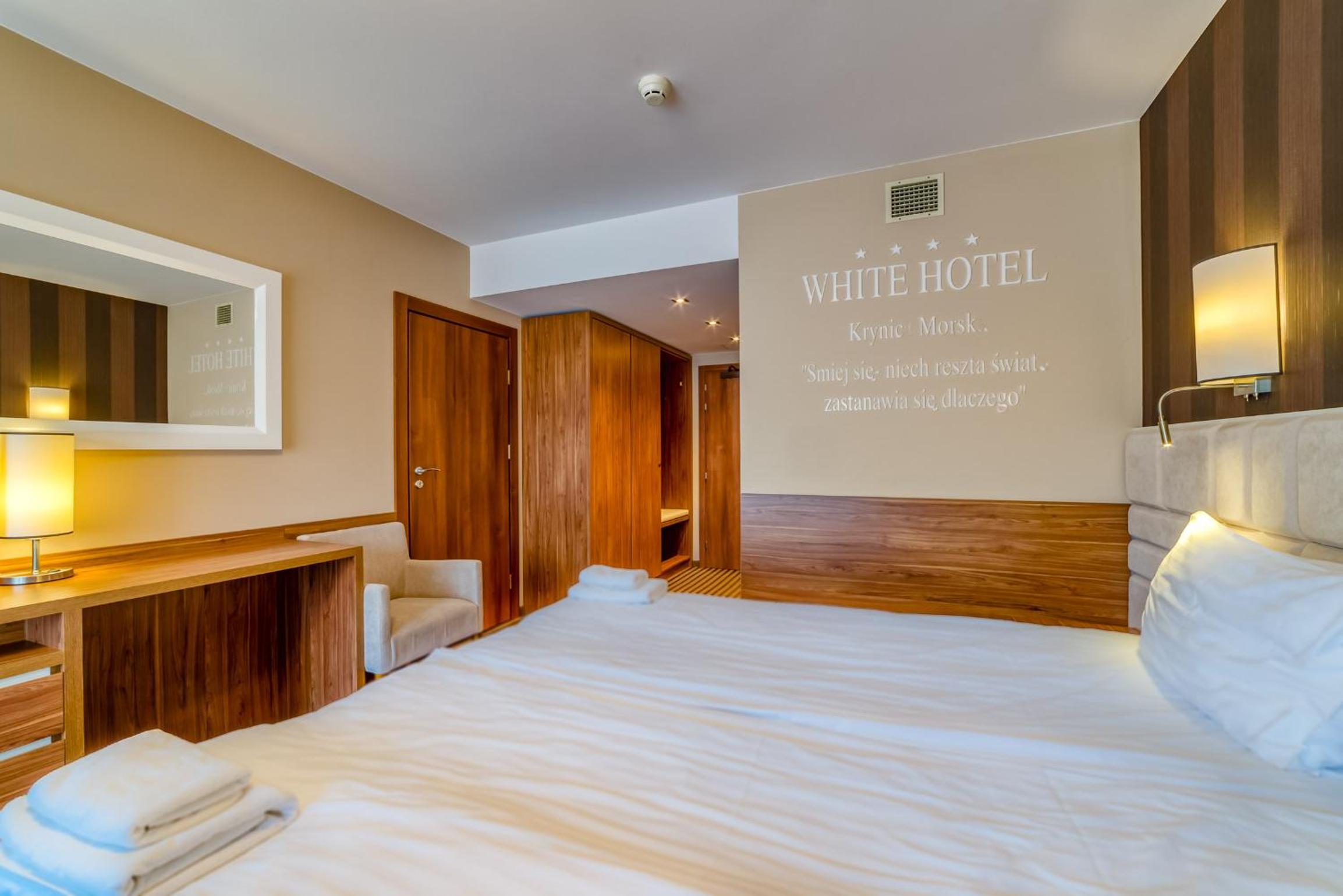 Deluxe Twin or Double Room with Balcony and Forest View - Photo 18