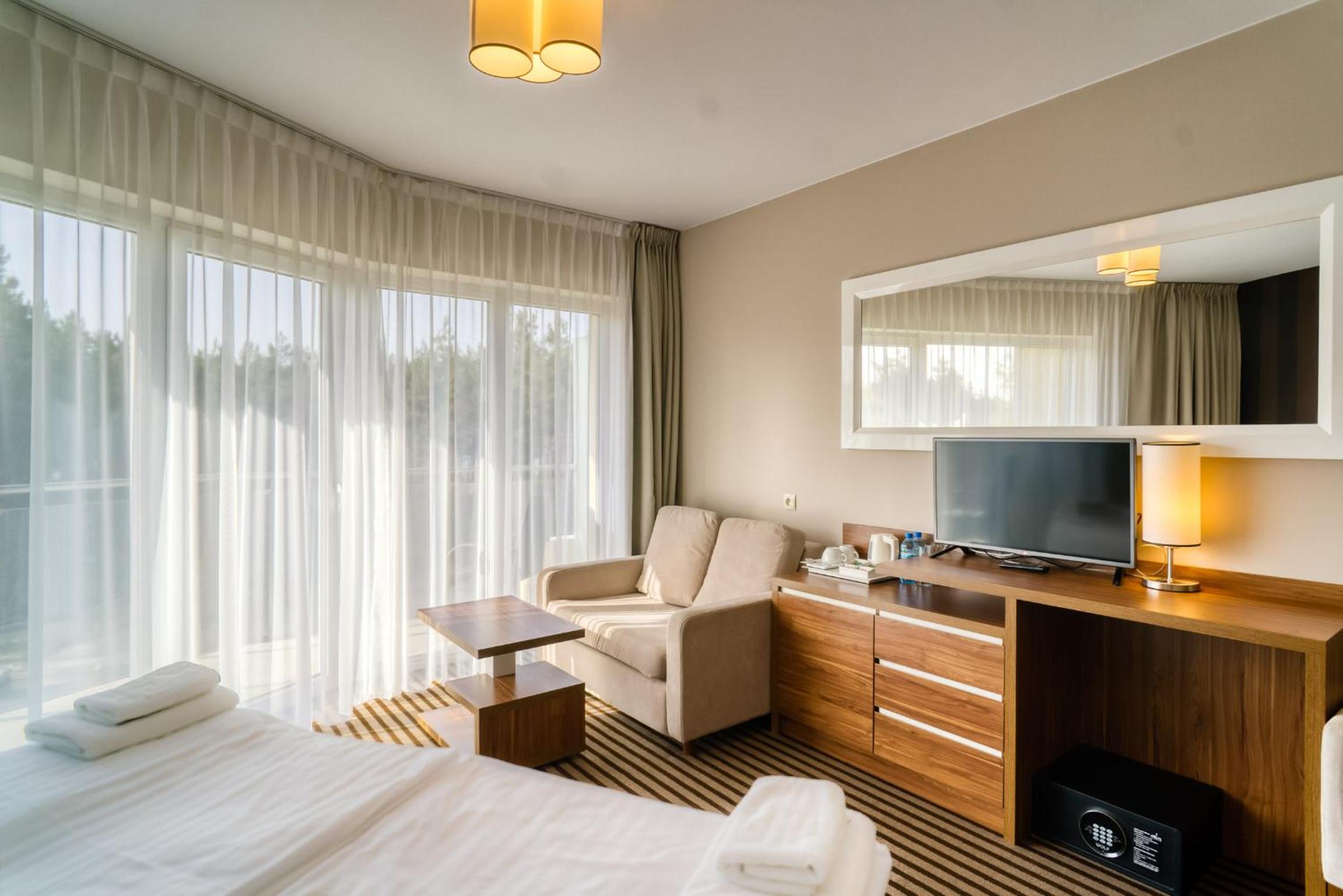 Deluxe Double Room with Extra Bed, Balcony and Forest View - Photo 48