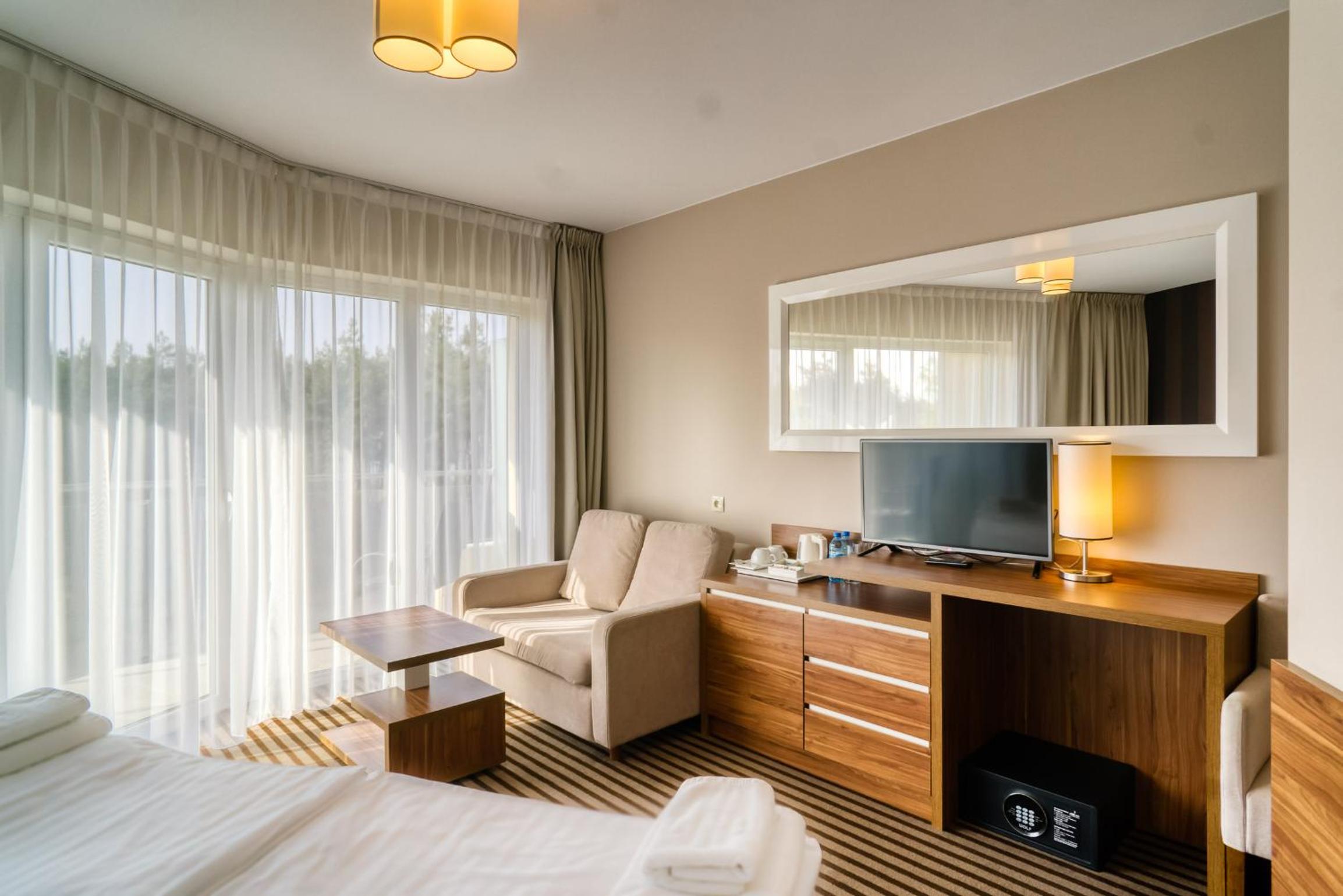 Deluxe Double Room with Extra Bed, Balcony and Forest View - Photo 47