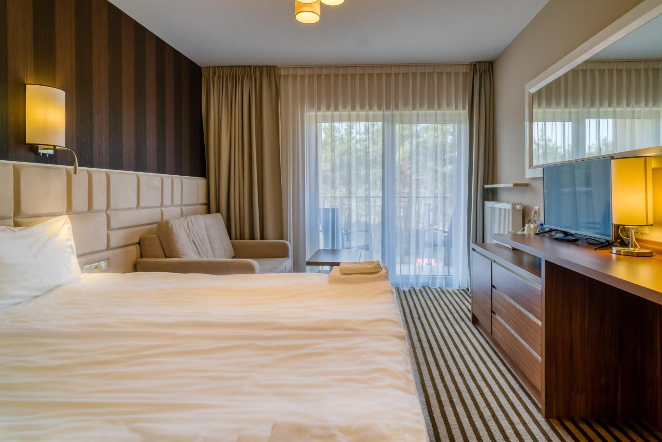 Deluxe Double Room with Extra Bed, Balcony and Forest View - Photo 44