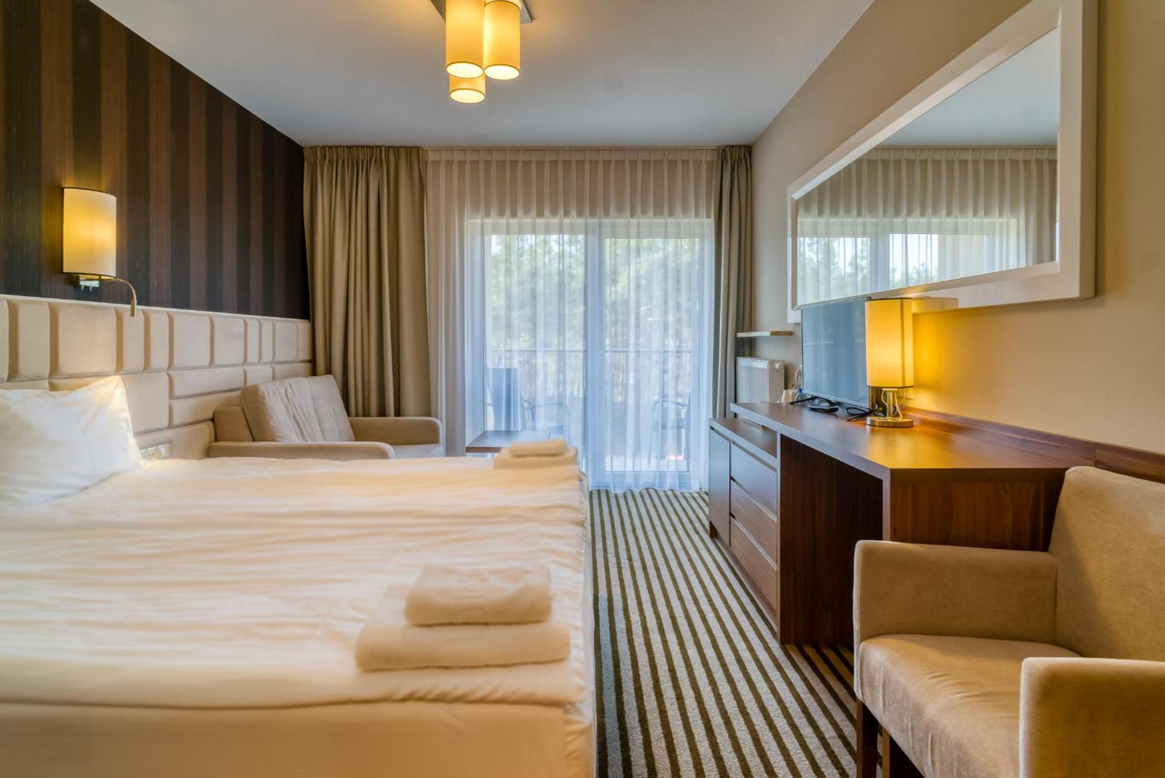 Deluxe Double Room with Extra Bed, Balcony and Forest View - Photo 42