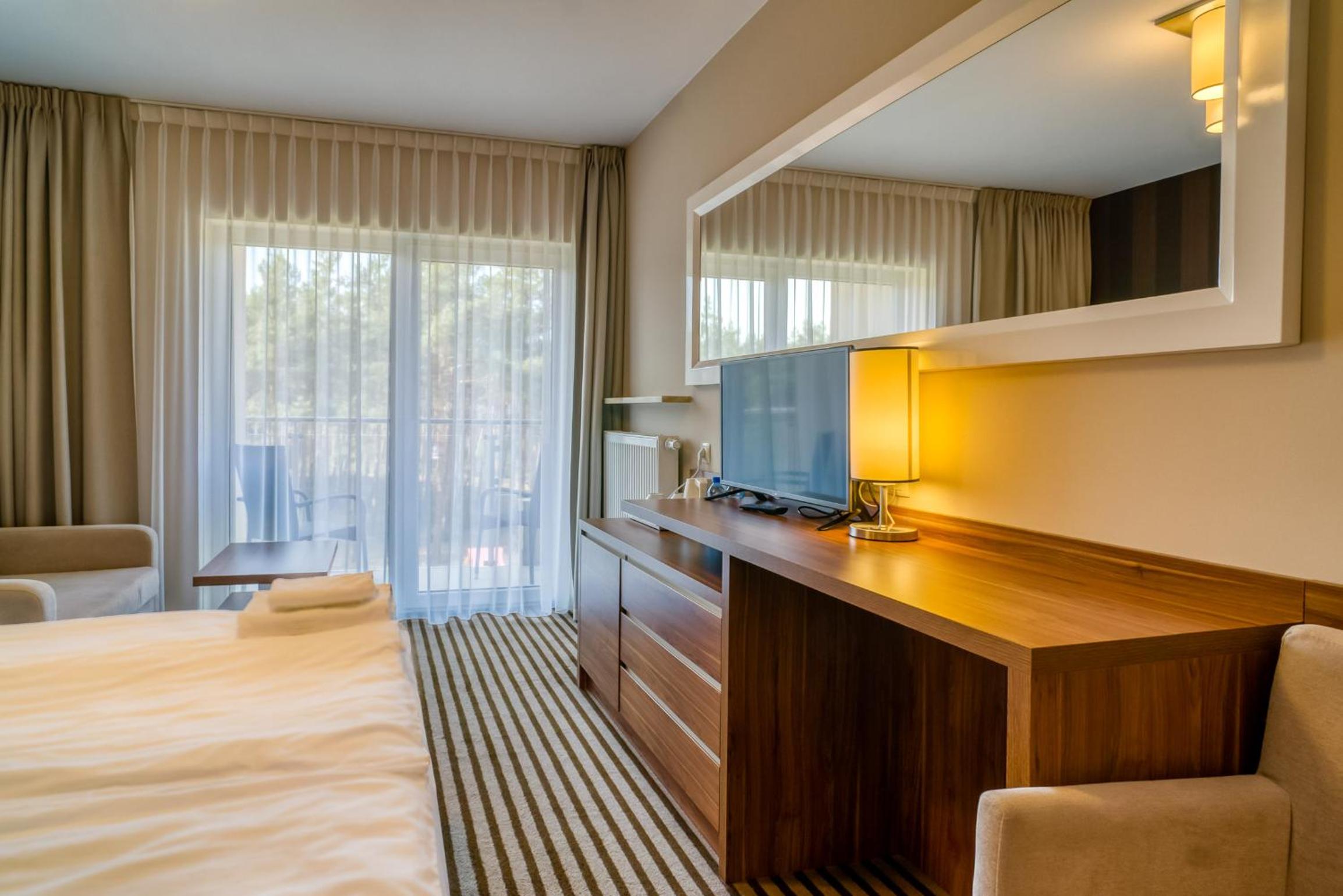 Deluxe Double Room with Balcony - Photo 23