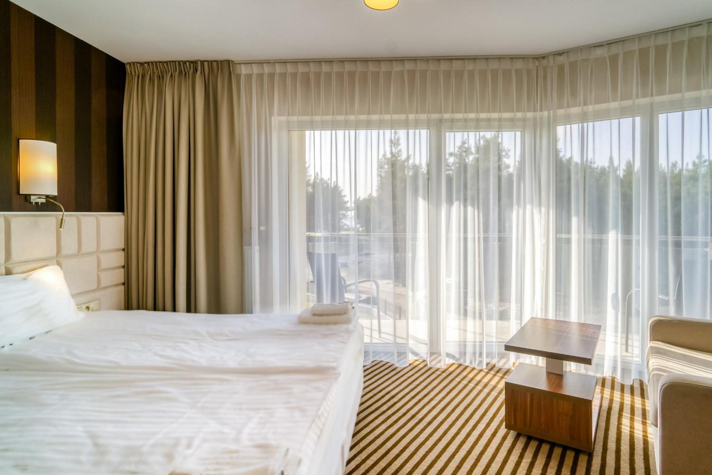 Deluxe Twin or Double Room with Balcony and Forest View - Photo 22