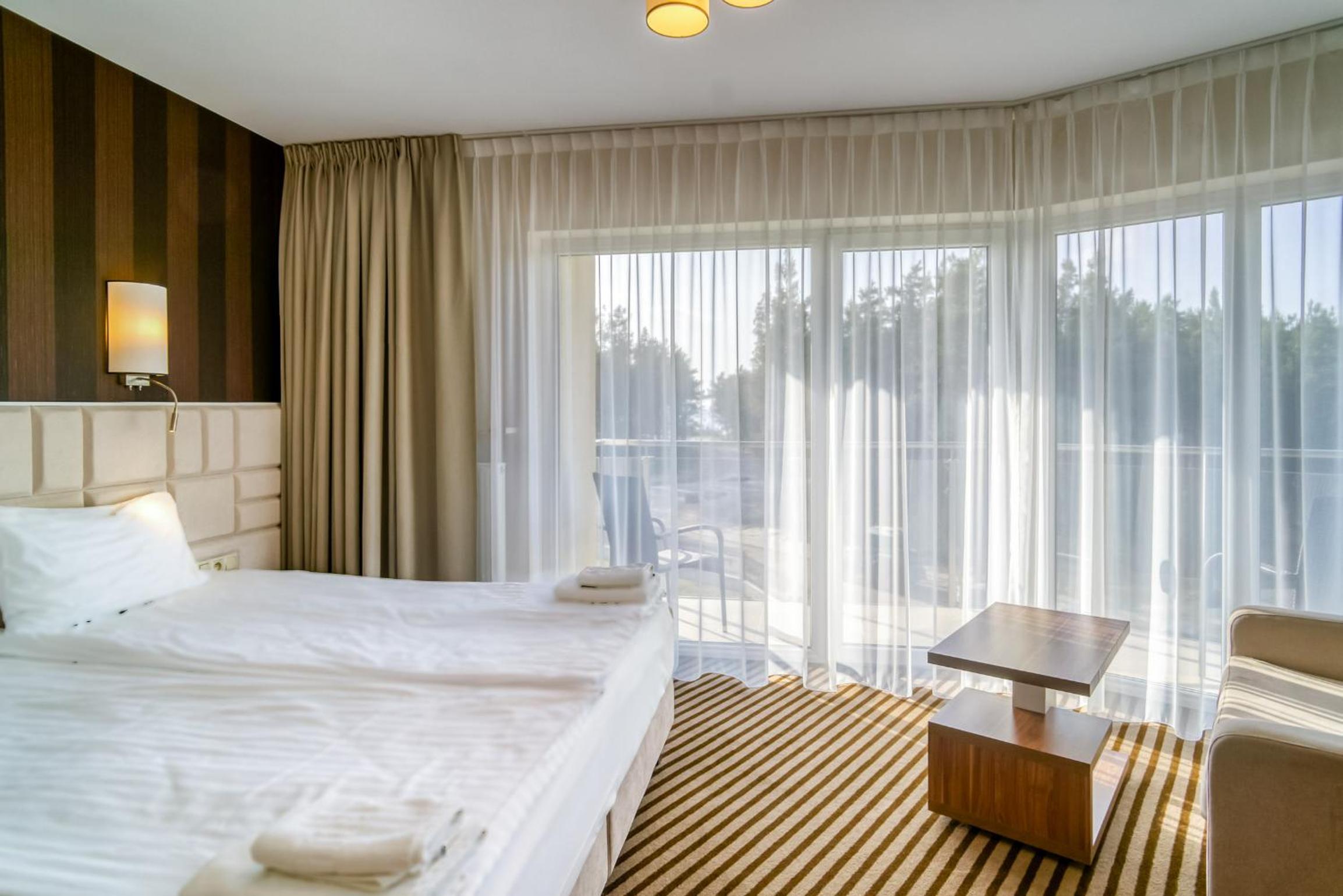 Deluxe Double Room with Extra Bed, Balcony and Forest View - Photo 15