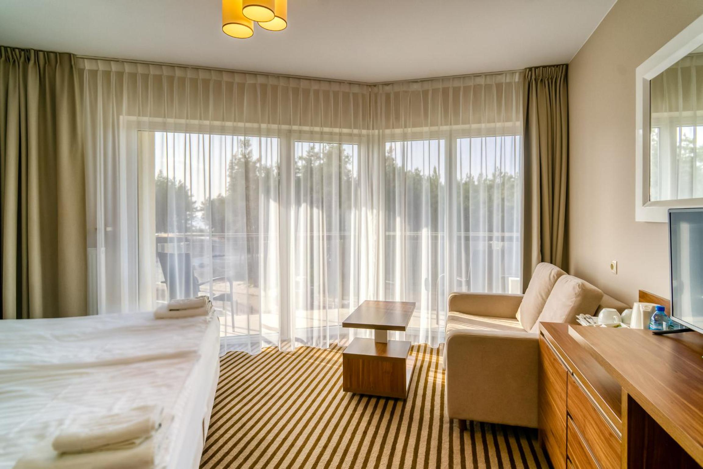 Deluxe Double Room with Extra Bed, Balcony and Forest View - Photo 52