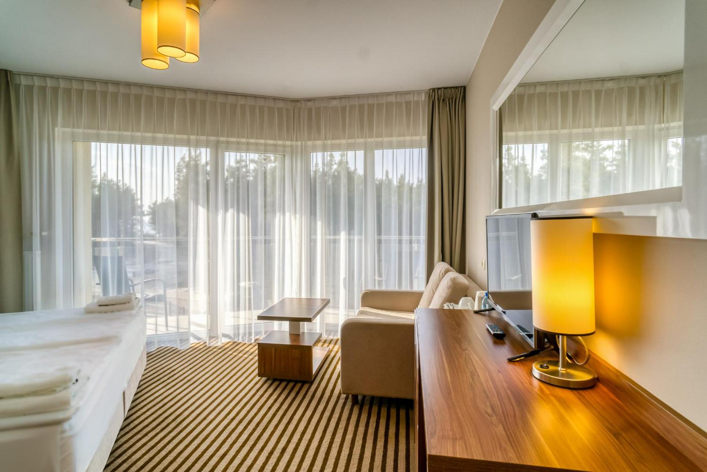 Deluxe Double Room with Extra Bed, Balcony and Forest View - Photo 17