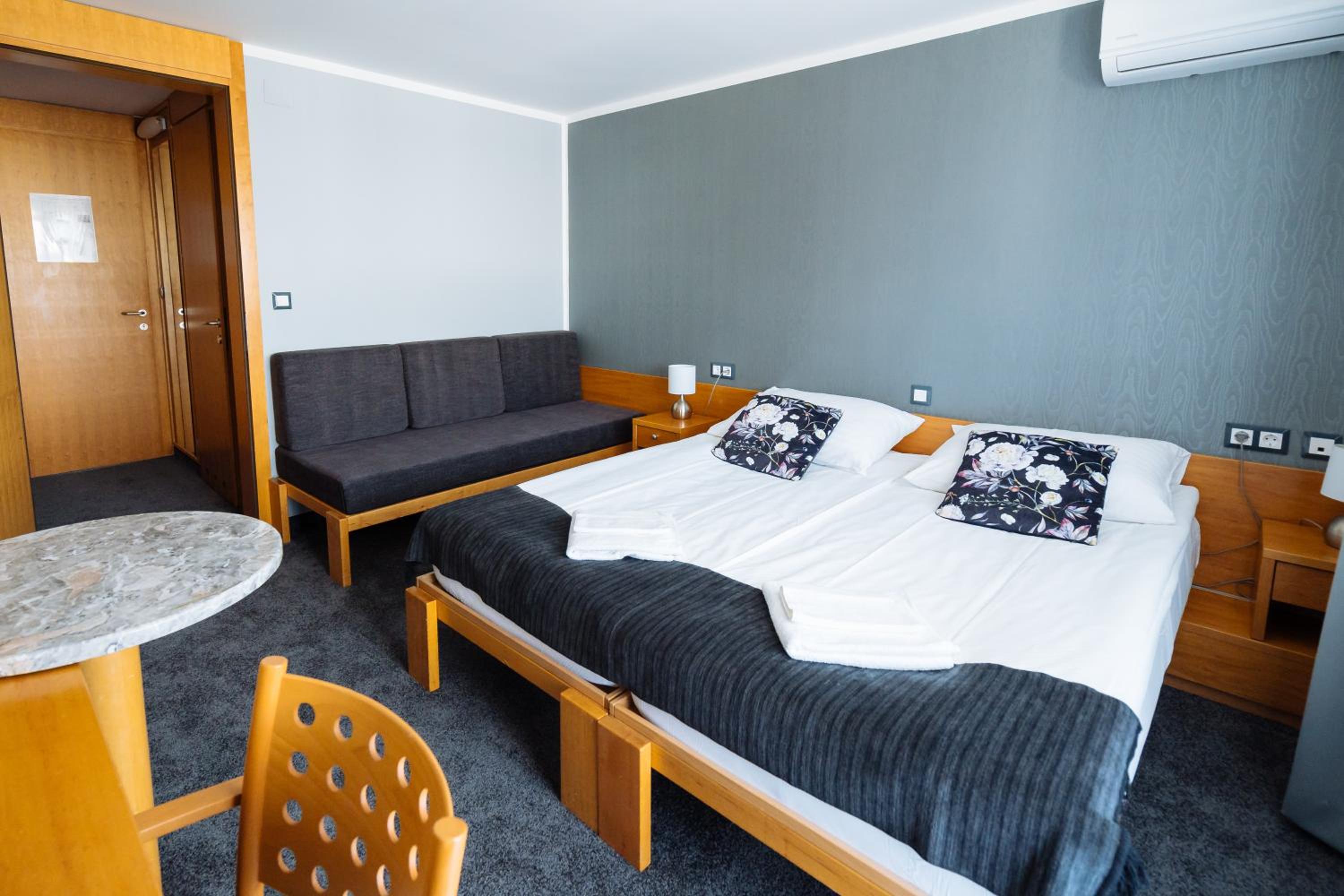 Deluxe Double or Twin Room with Balcony photo 3