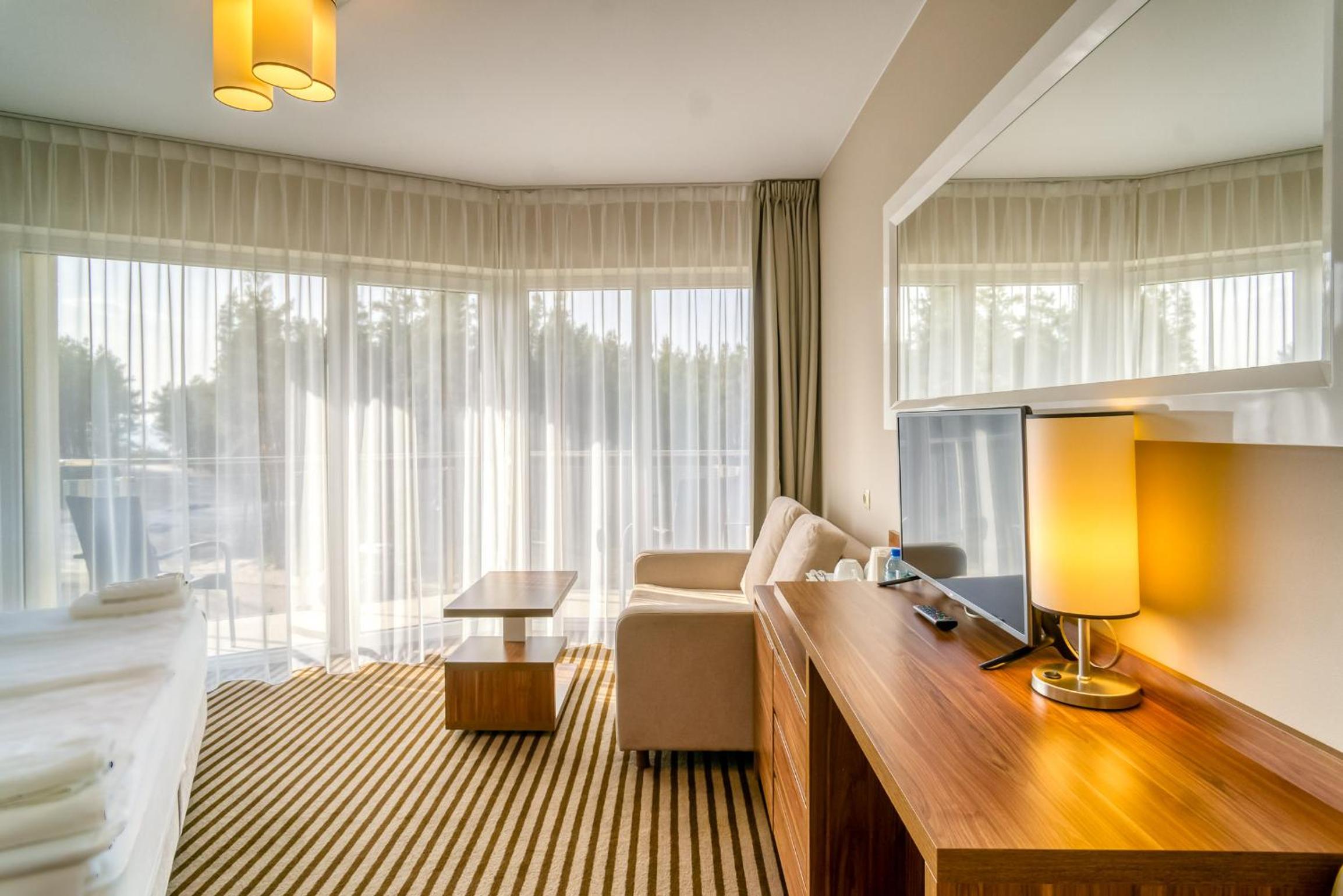 Deluxe Double Room with Extra Bed, Balcony and Forest View - Photo 6
