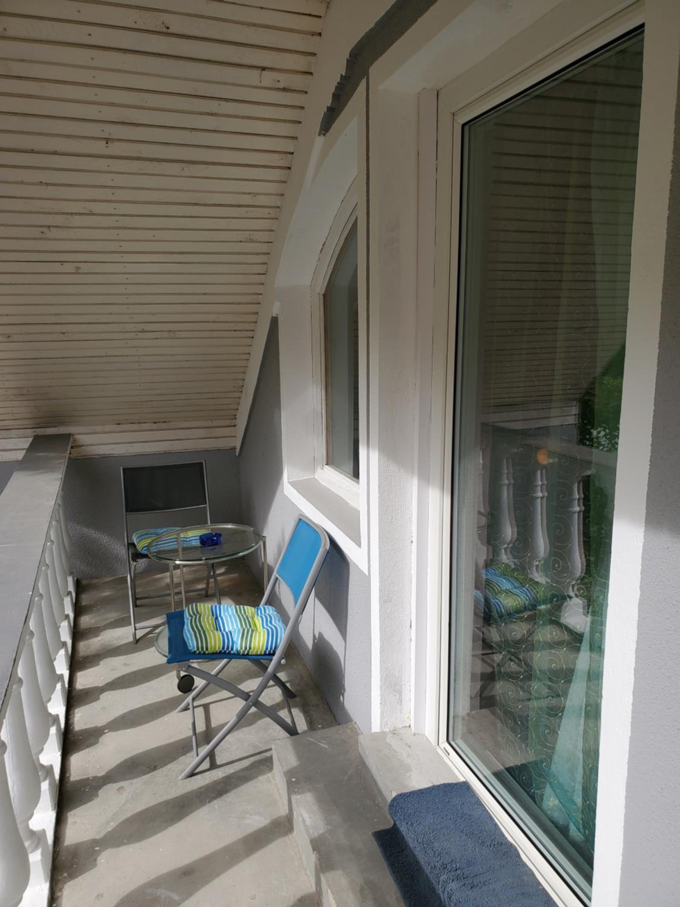 Twin Room with Balcony - Photo 3
