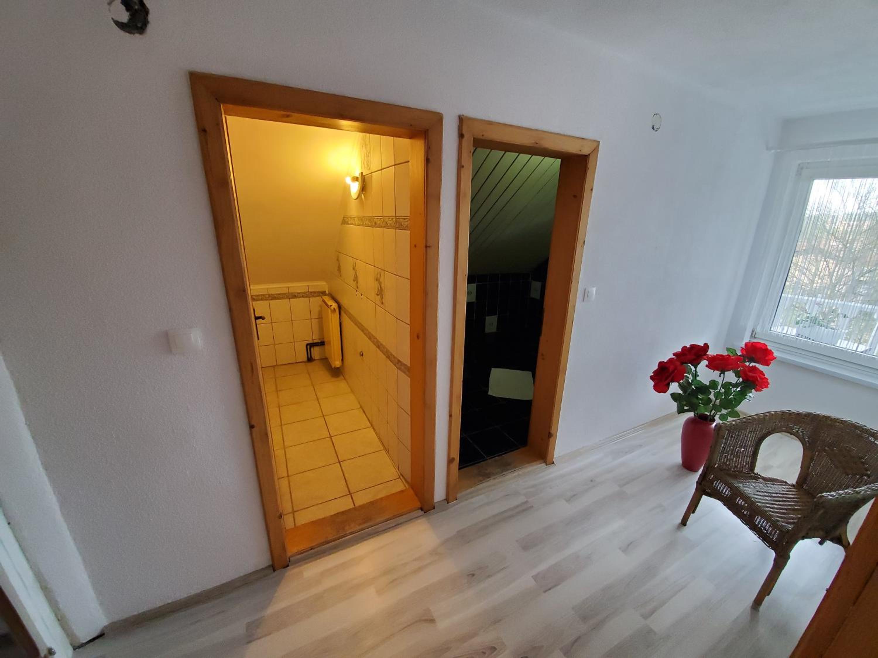 Superior Twin Room with City View - Photo 12