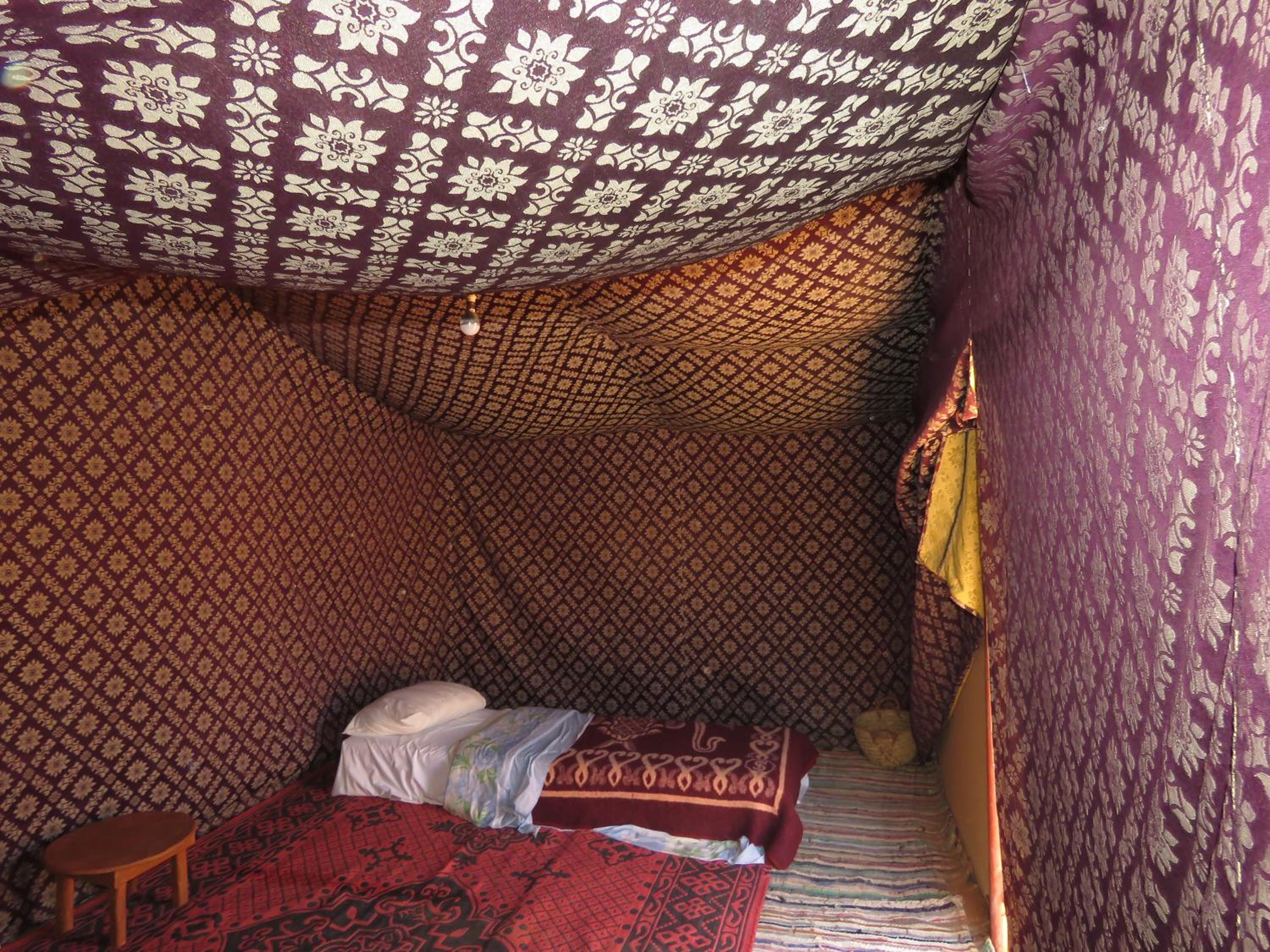 Tent - Photo 2