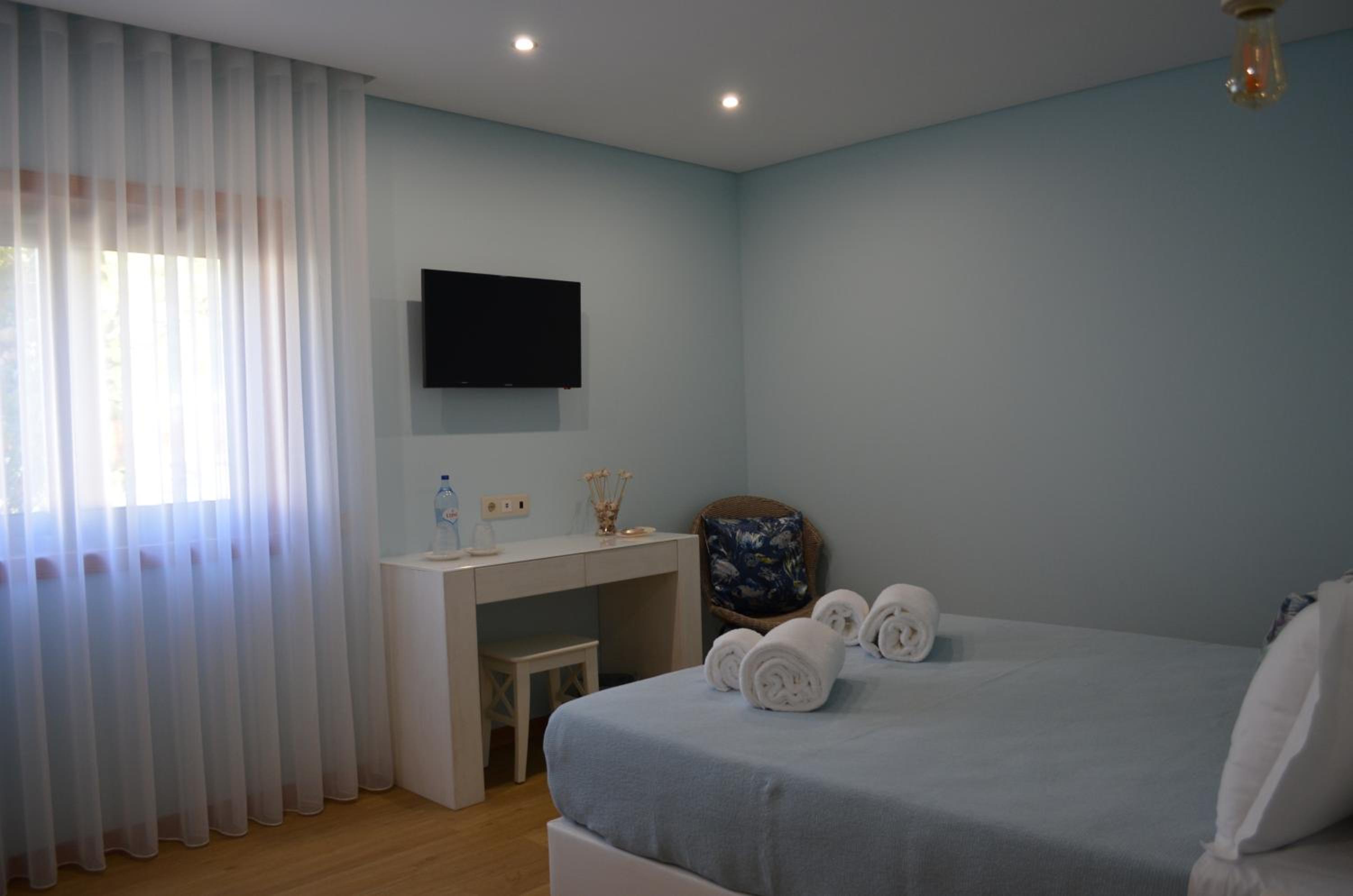 Double or Twin Room with Private Bathroom photo 2