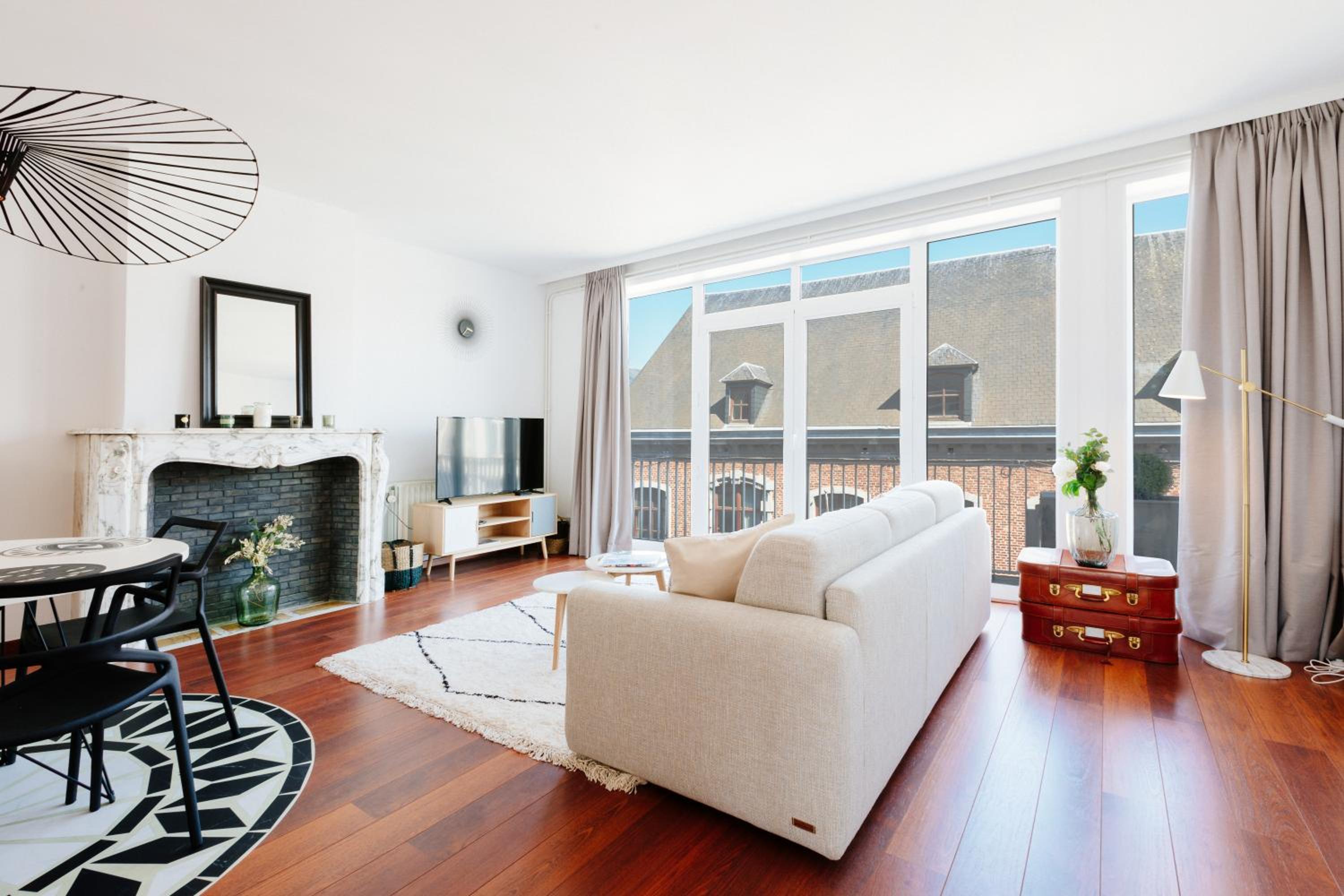 One-Bedroom Apartment photo 1