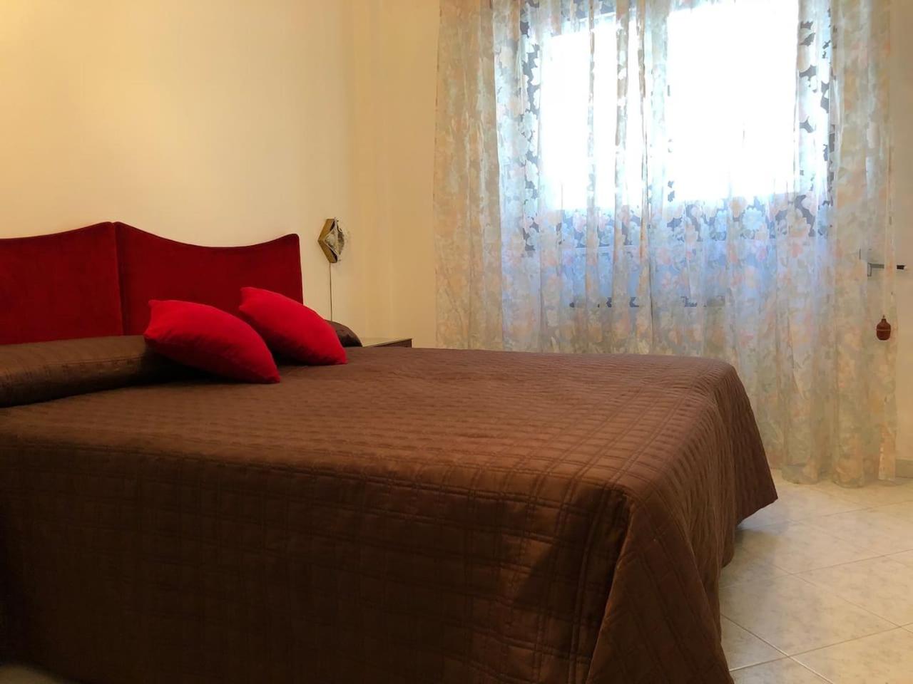 Two-Bedroom House - Photo 2