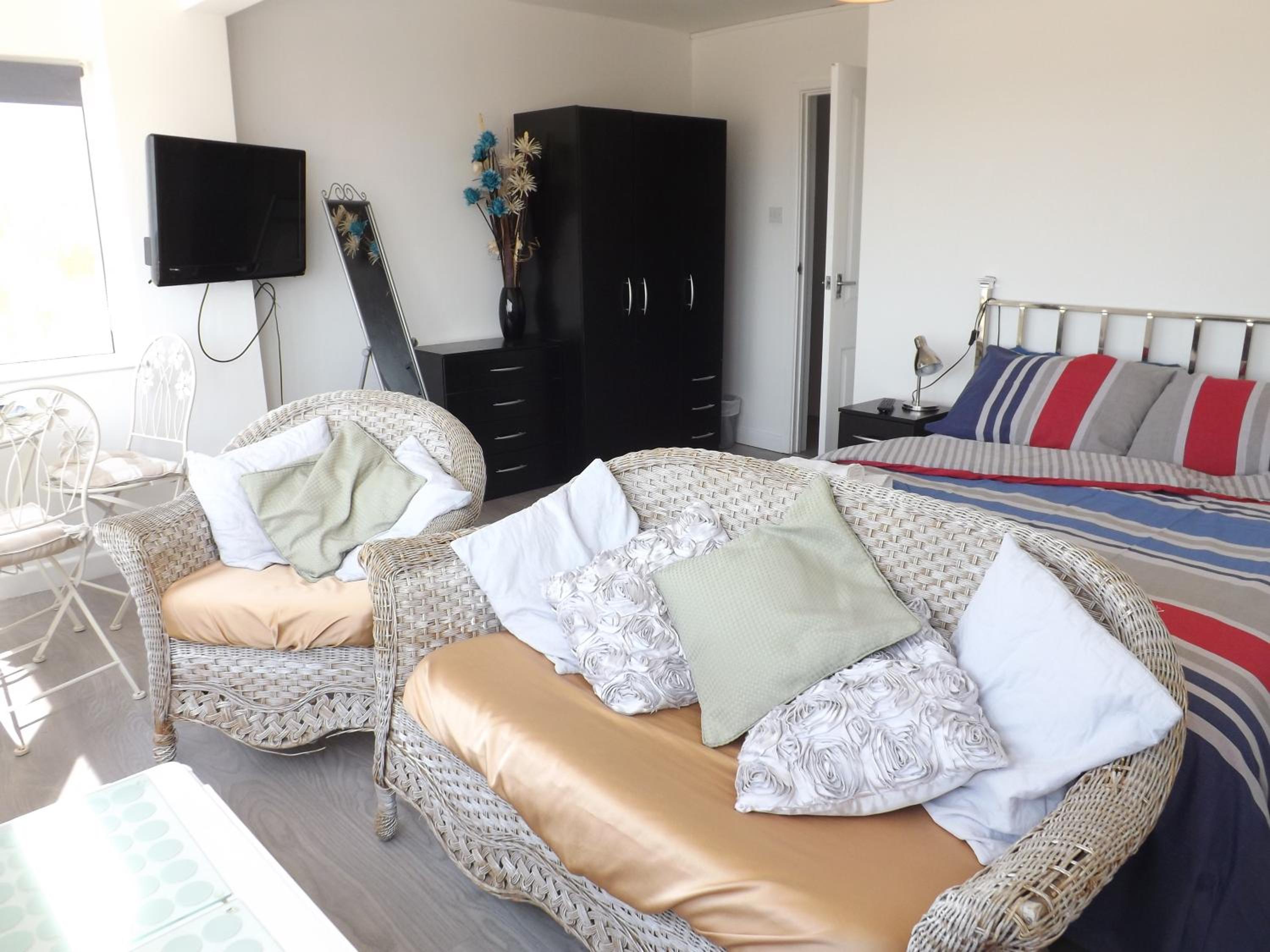 Three-Bedroom House photo 2