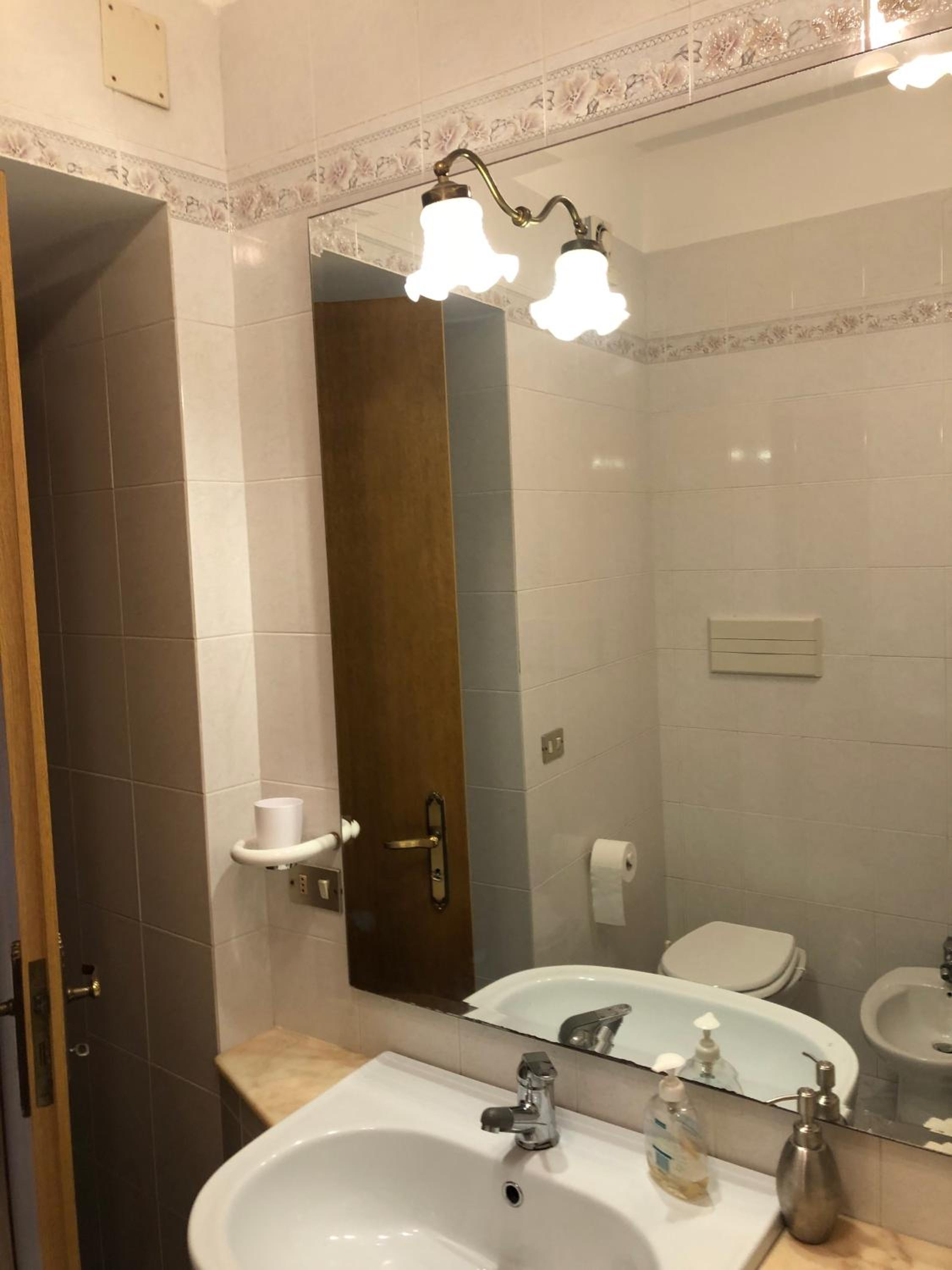 Two-Bedroom House - Photo 11