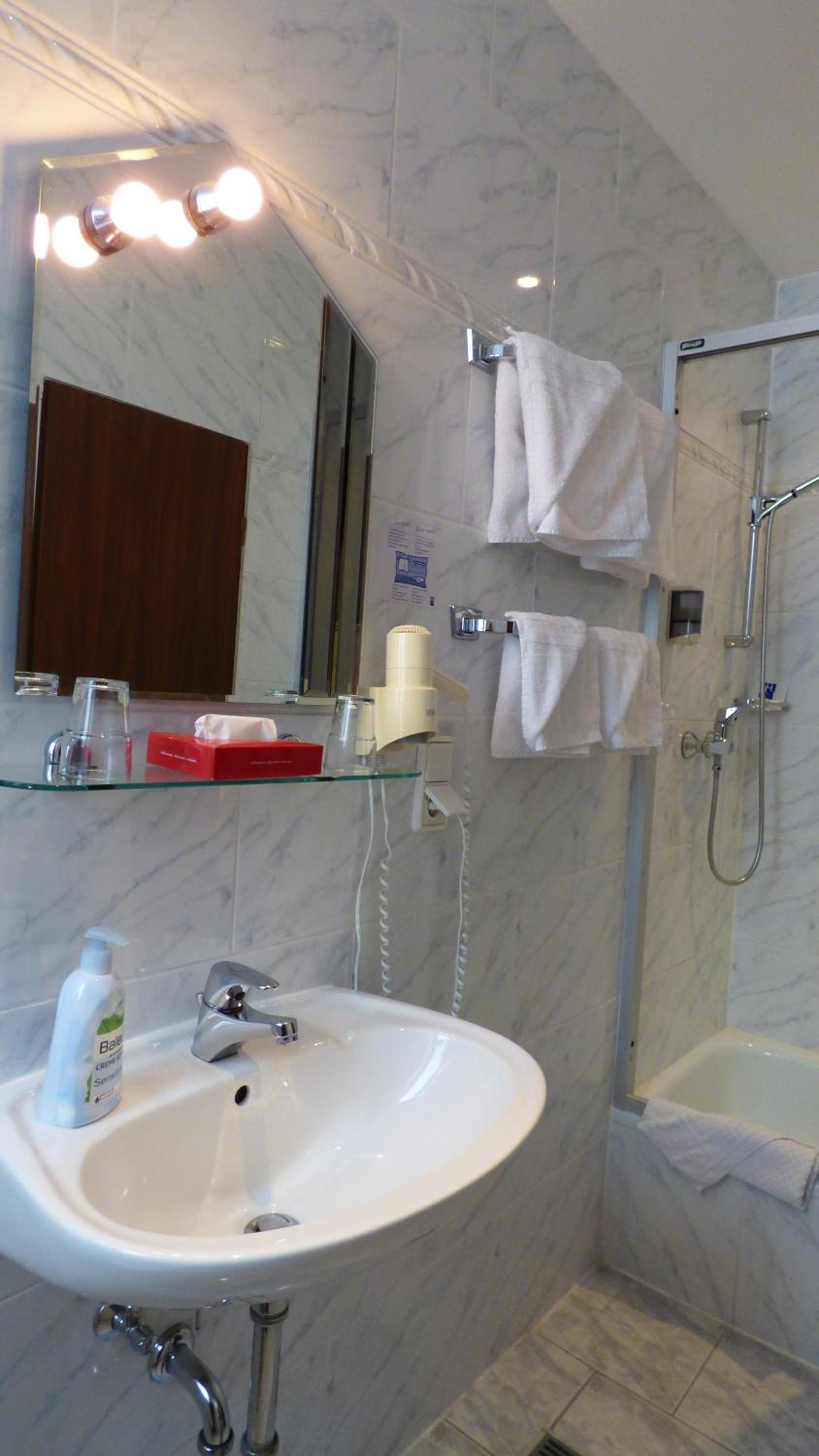 Double Room - Photo 3
