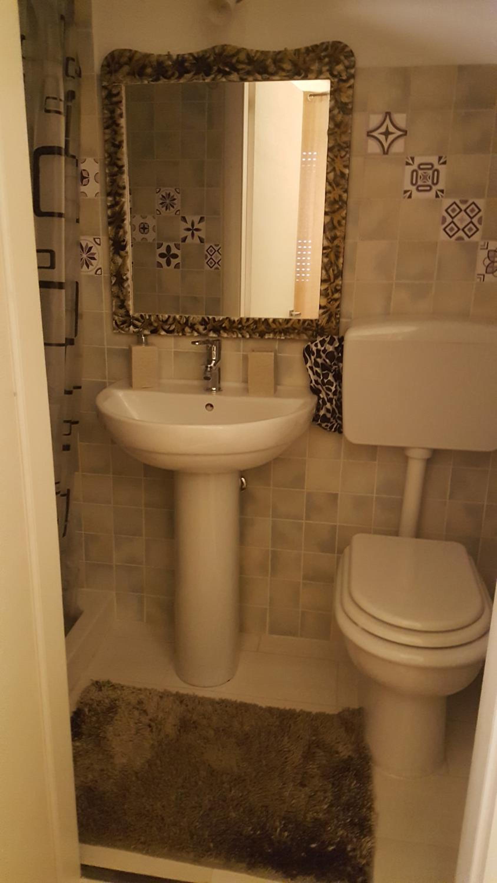 Double Room with Private Bathroom - Photo 16