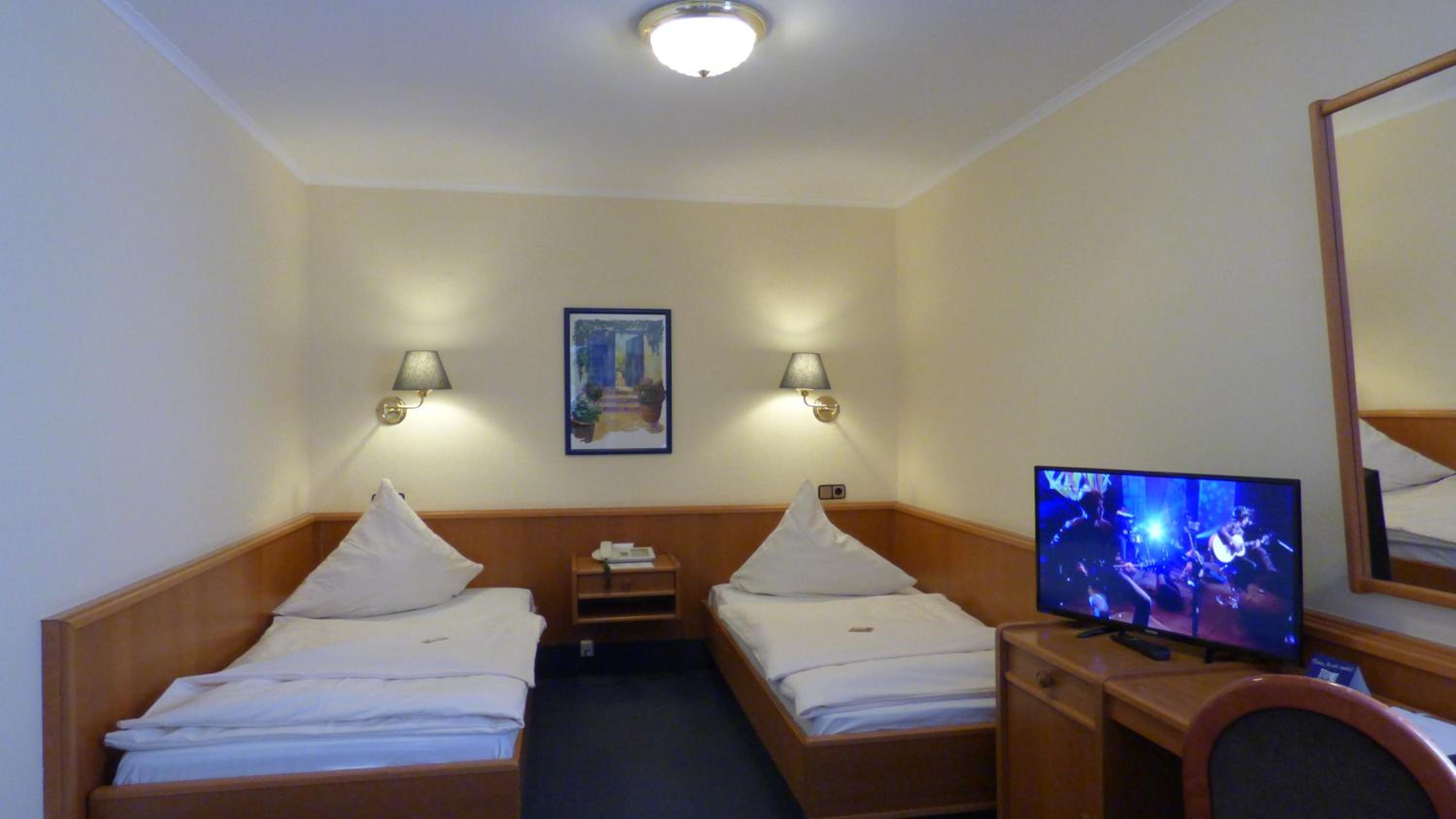 Double Room - Photo 11