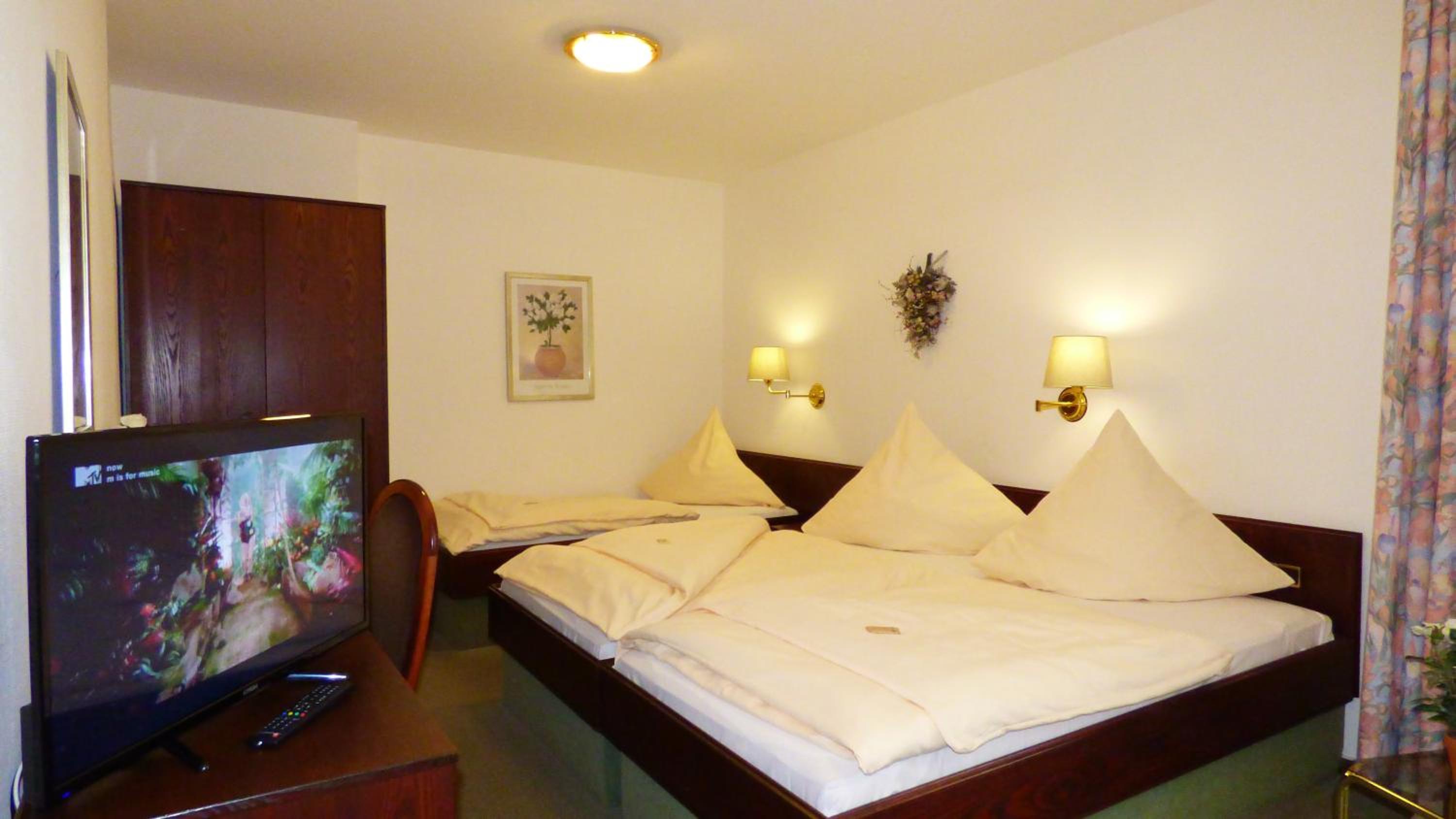 Double Room - Photo 5