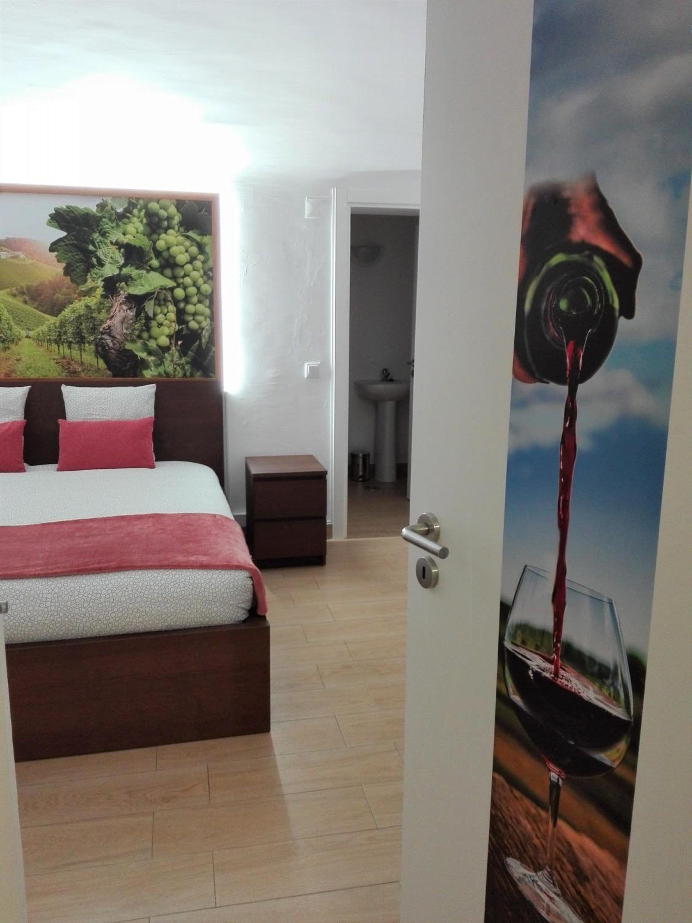 Suite - Photo 1