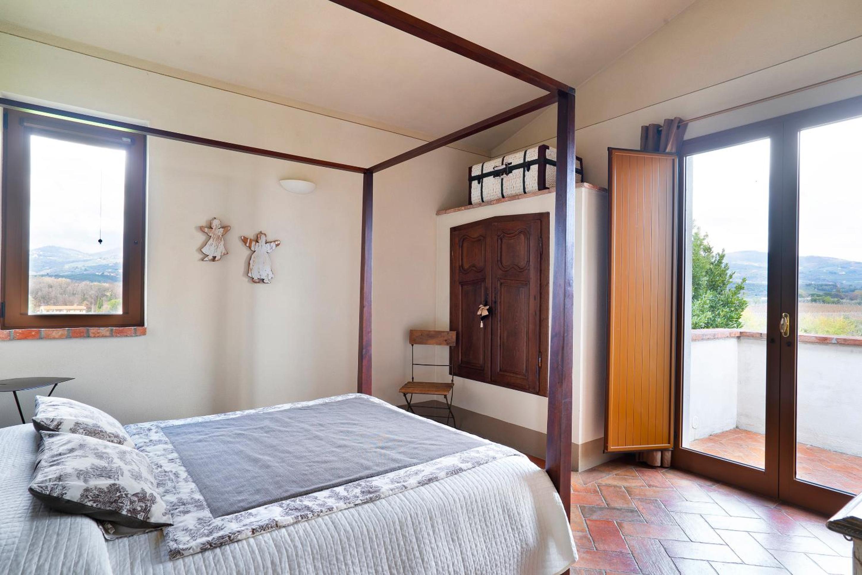 Suite with Balcony - Photo 3