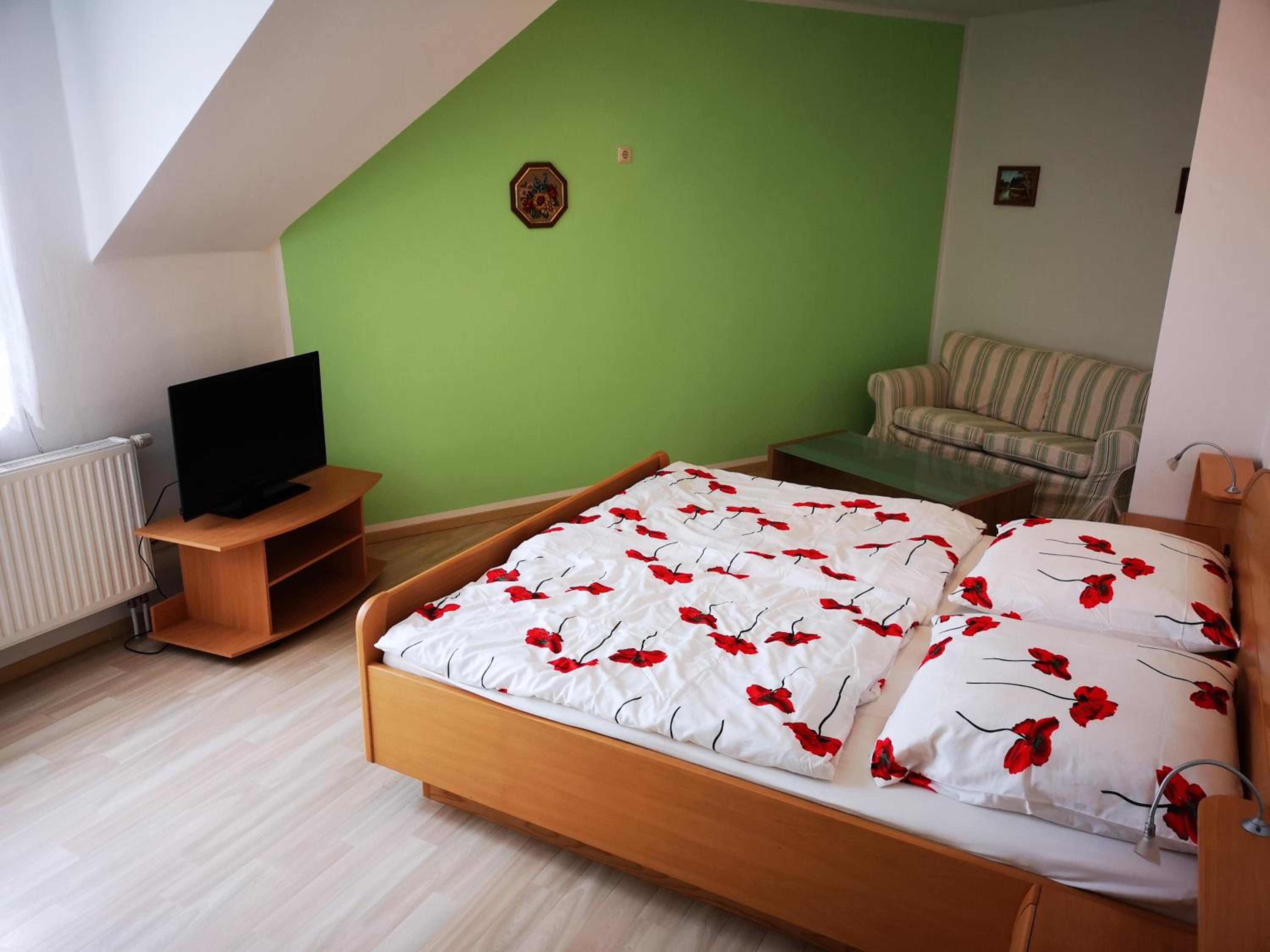 Budget Double Room - Photo 4