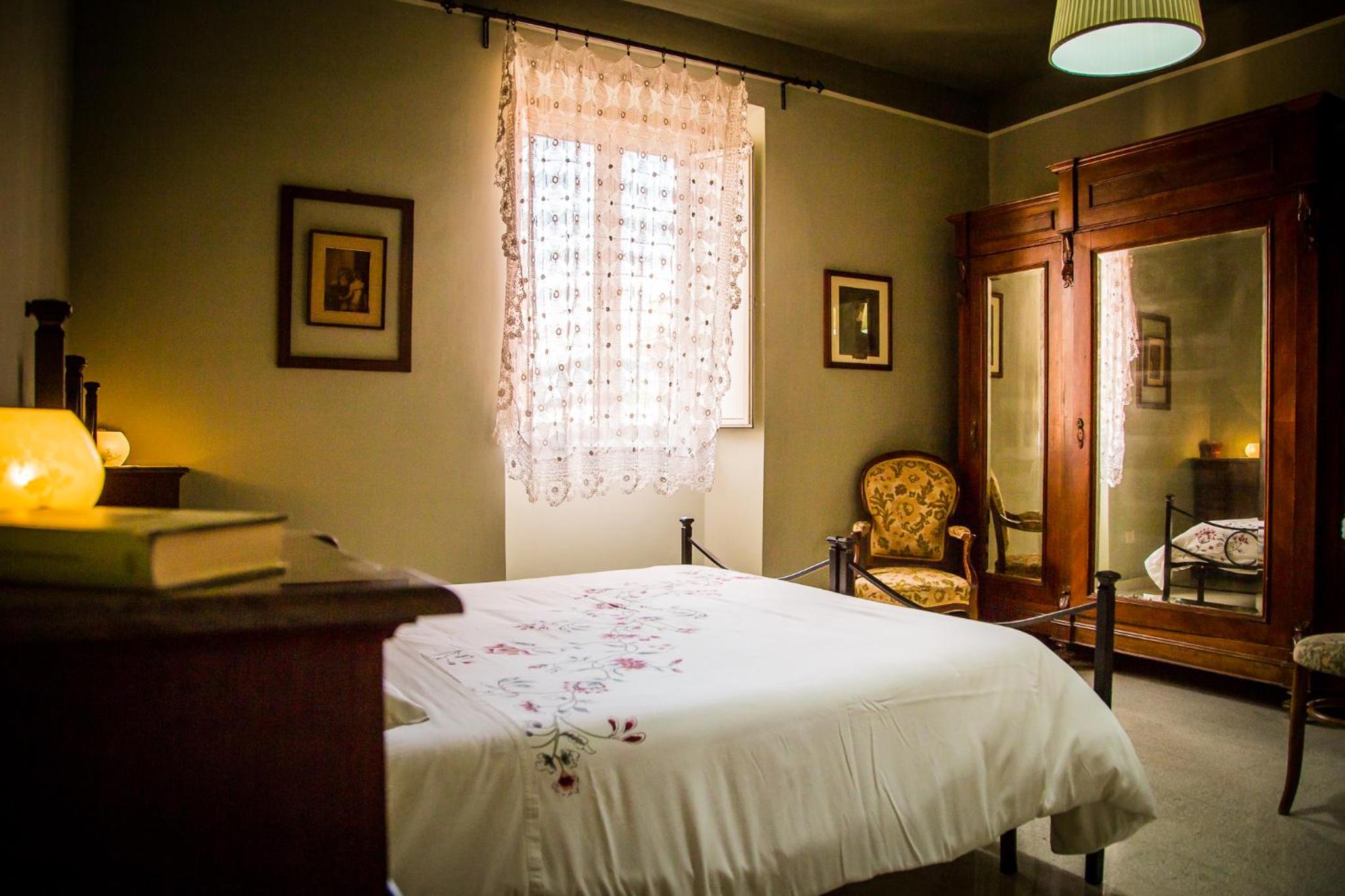 Double Room with Private Bathroom - Photo 10