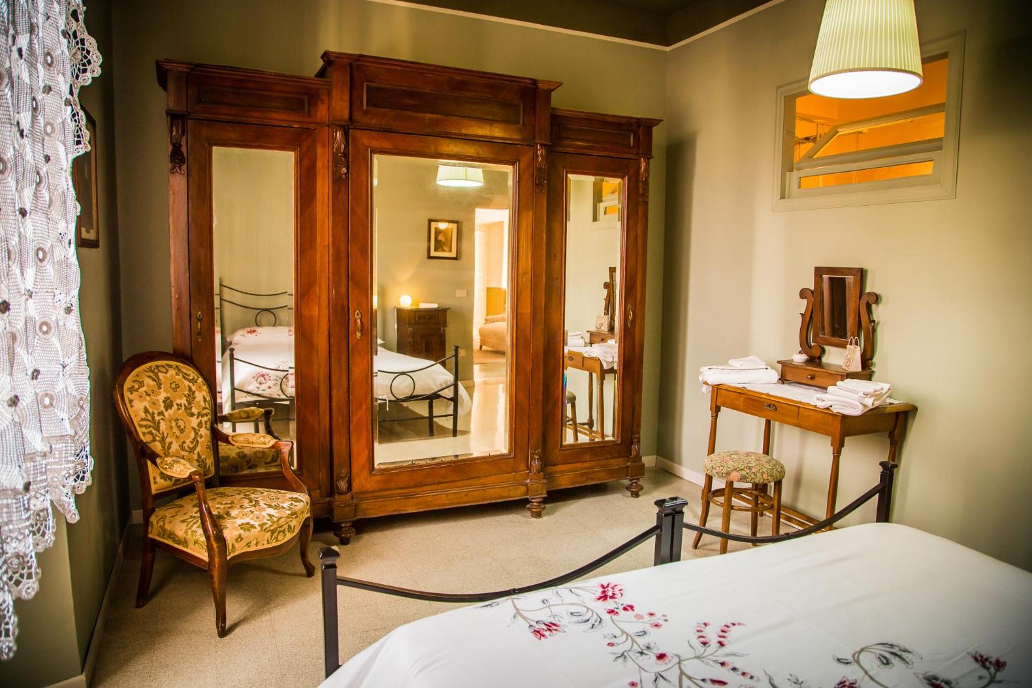 Double Room with Private Bathroom - Photo 8